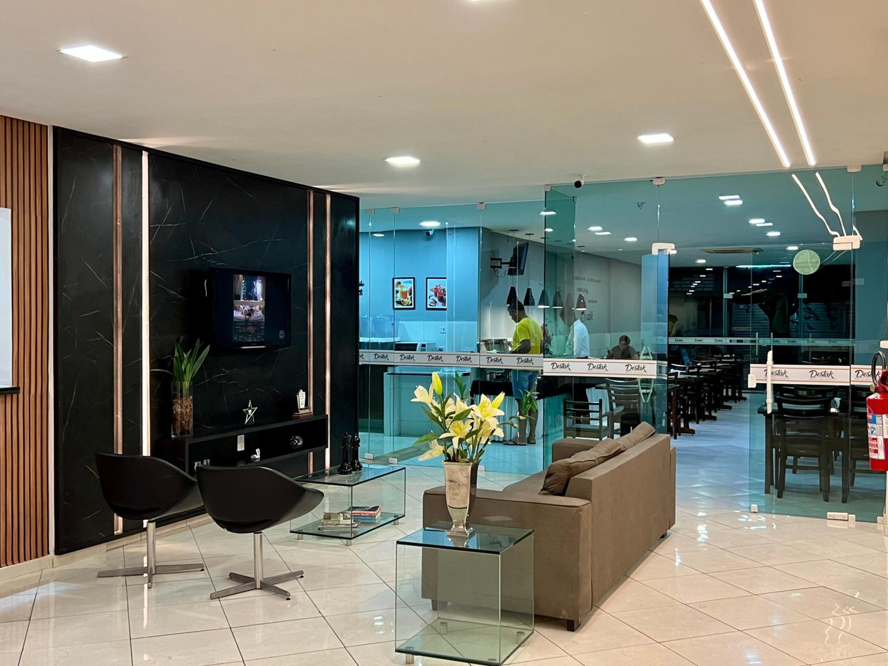 Lobby & Reception