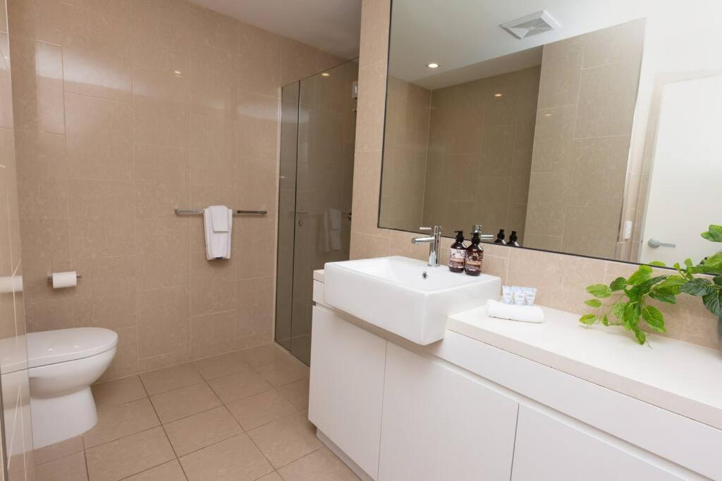 4 Bedroom Luxury City Penthouse Apartment! - Property Image 12