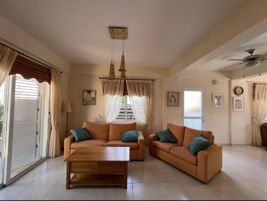 3bdr villa-pool/700m from a blue flag beach!