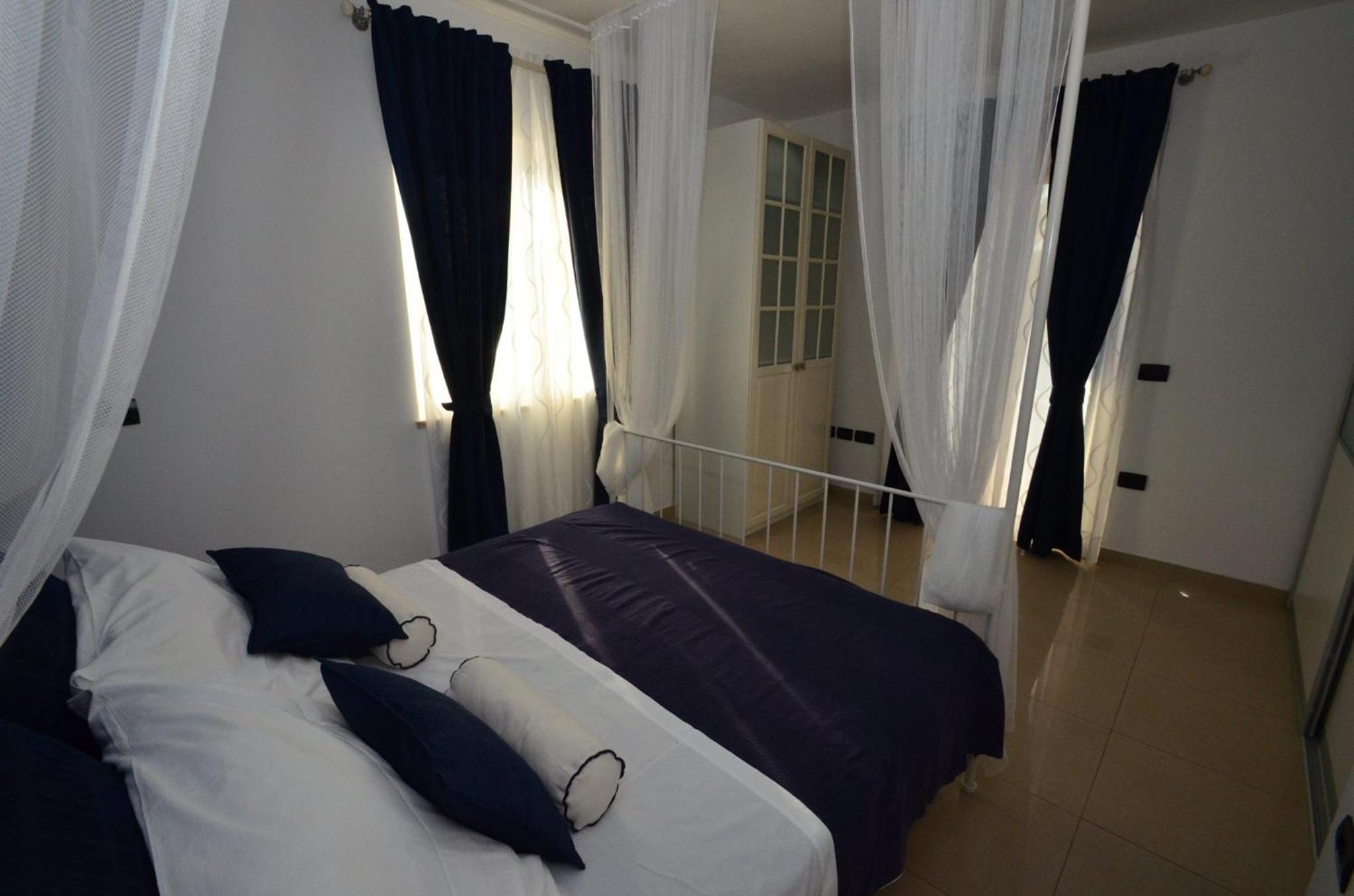 VILLA AX