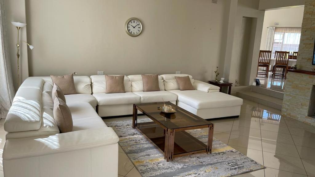 Commodious and Contemporary double home - 2042