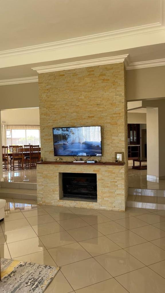Commodious and Contemporary double home - 2042 view 4