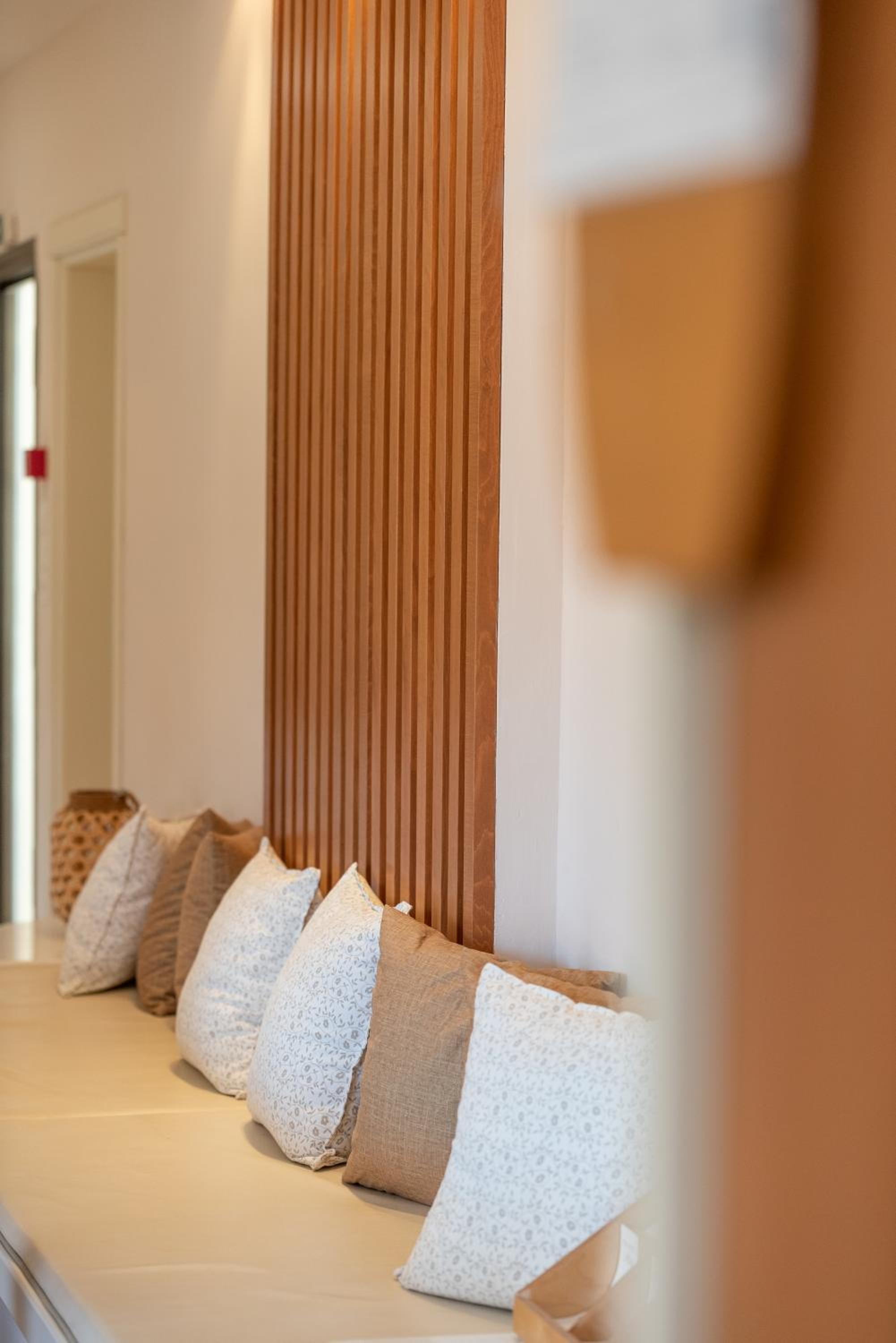 Lobby & Reception