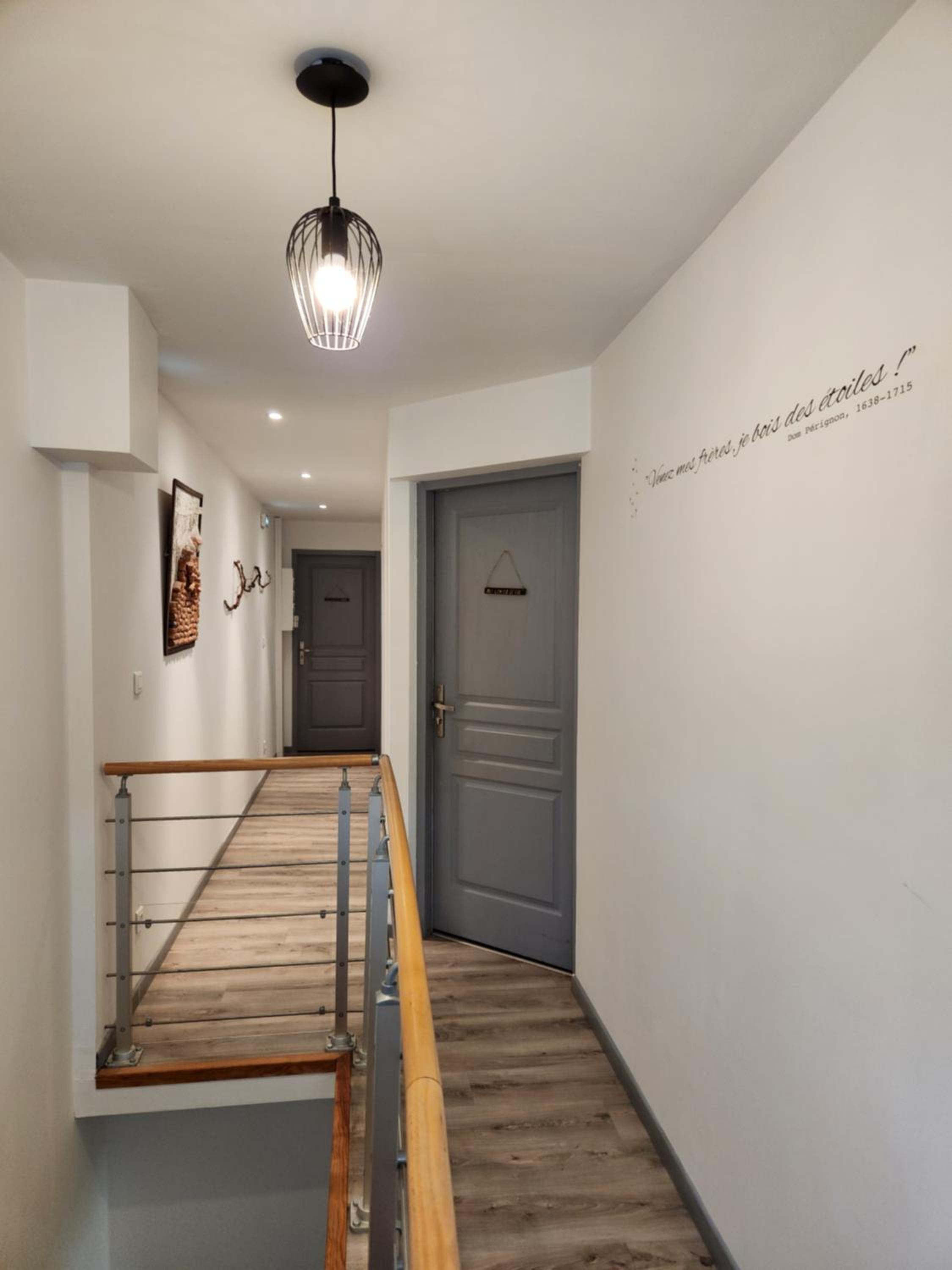 Chambres privées à Hautvillers, berceau du champagne avec salle de bain et toilettes incluses view 5