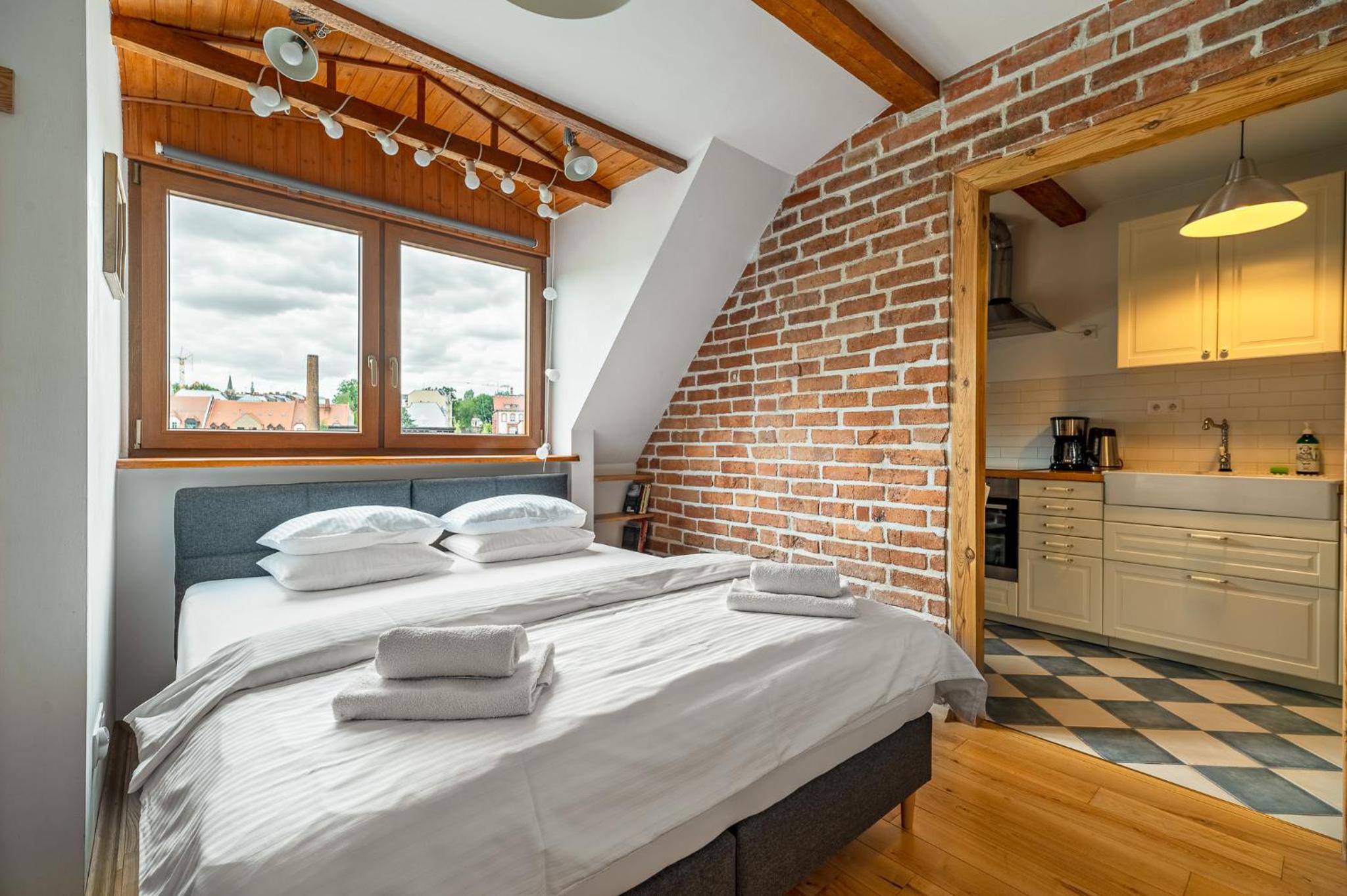 Blick Apartments - Riverview Studio Apartment