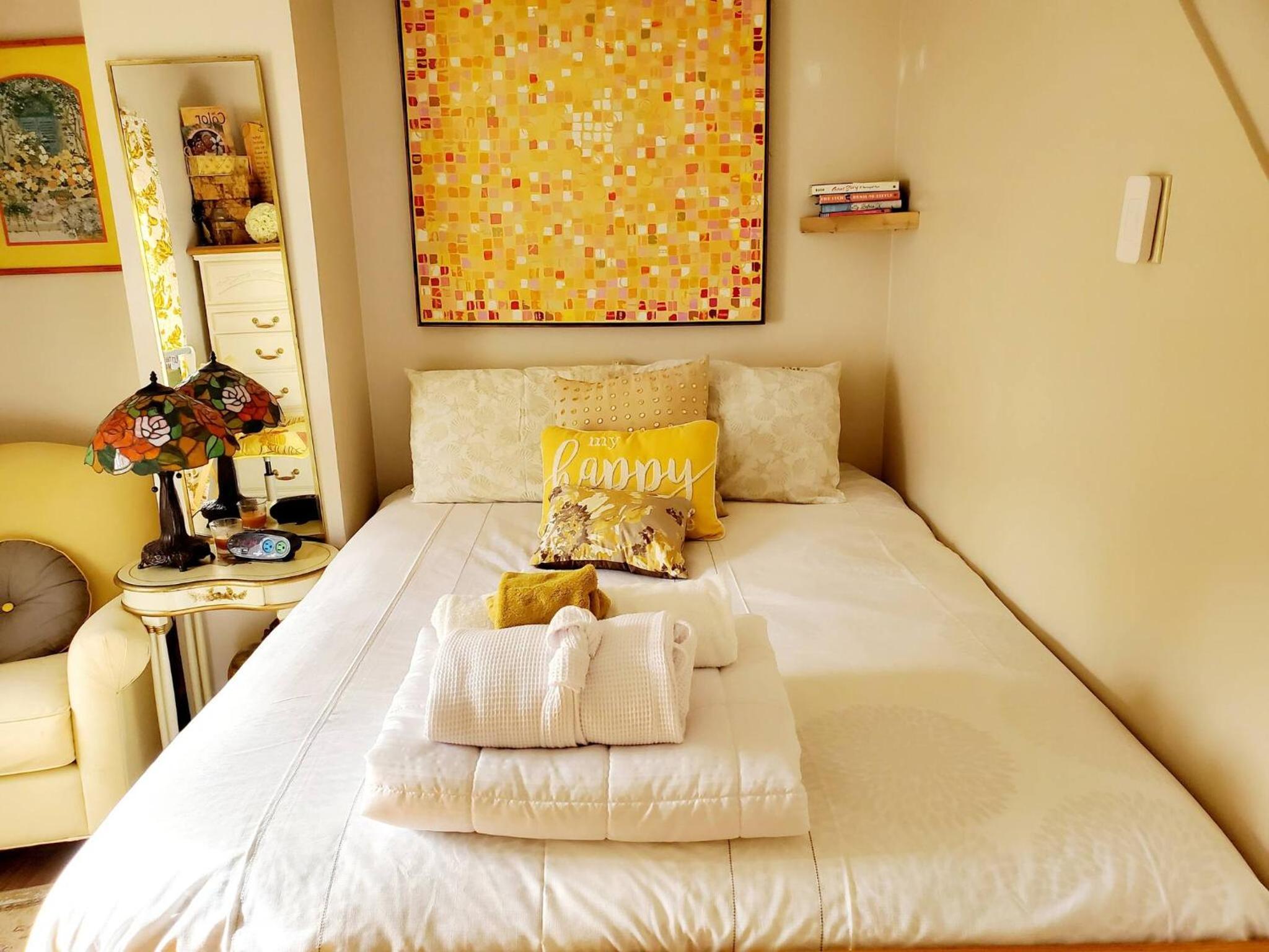 New Haven Vacations - Room in Apartment - Cozy Yellow Queen Bed By Yale U - Property Image 14