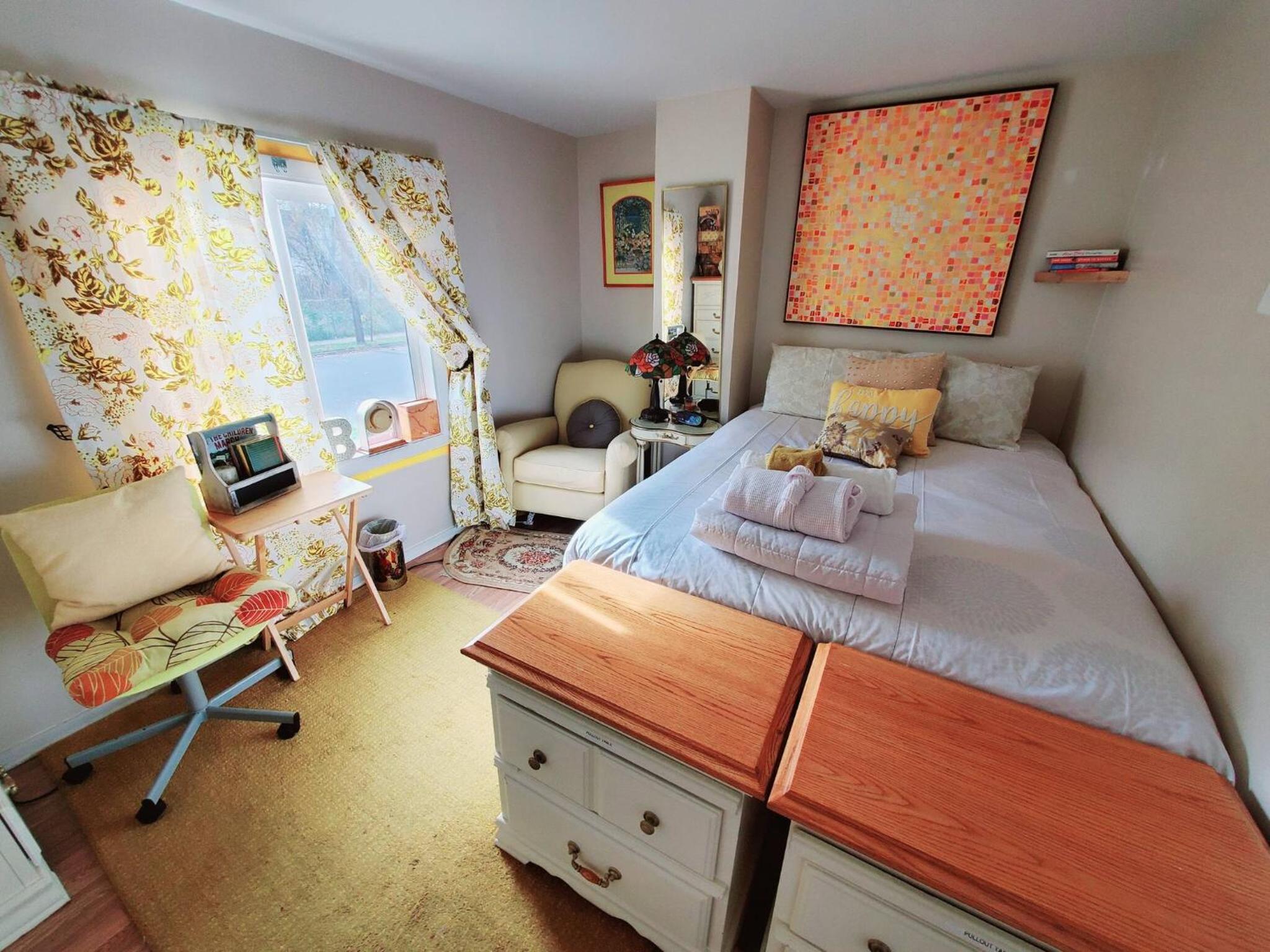 New Haven Vacations - Room in Apartment - Cozy Yellow Queen Bed By Yale U - Property Image 18