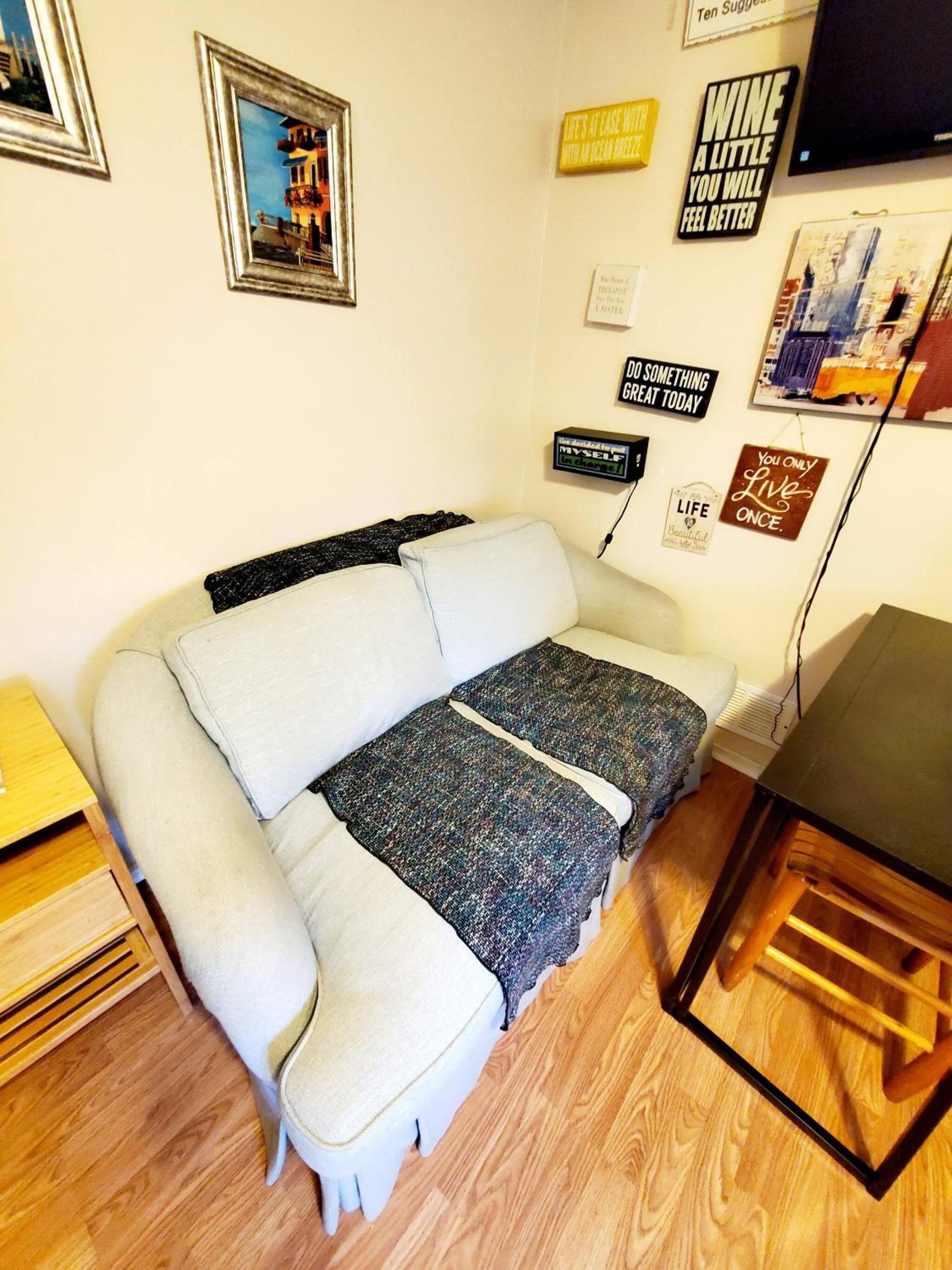 New Haven Vacations - Room in Apartment - Cozy Yellow Queen Bed By Yale U - Property Image 5