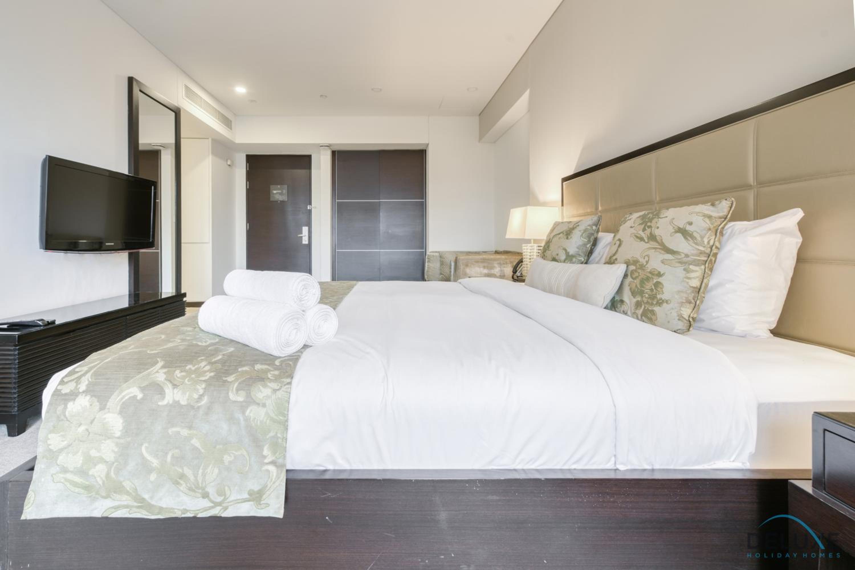 Regal Studio at The Address Residences Dubai Marina by Deluxe Holiday Homes