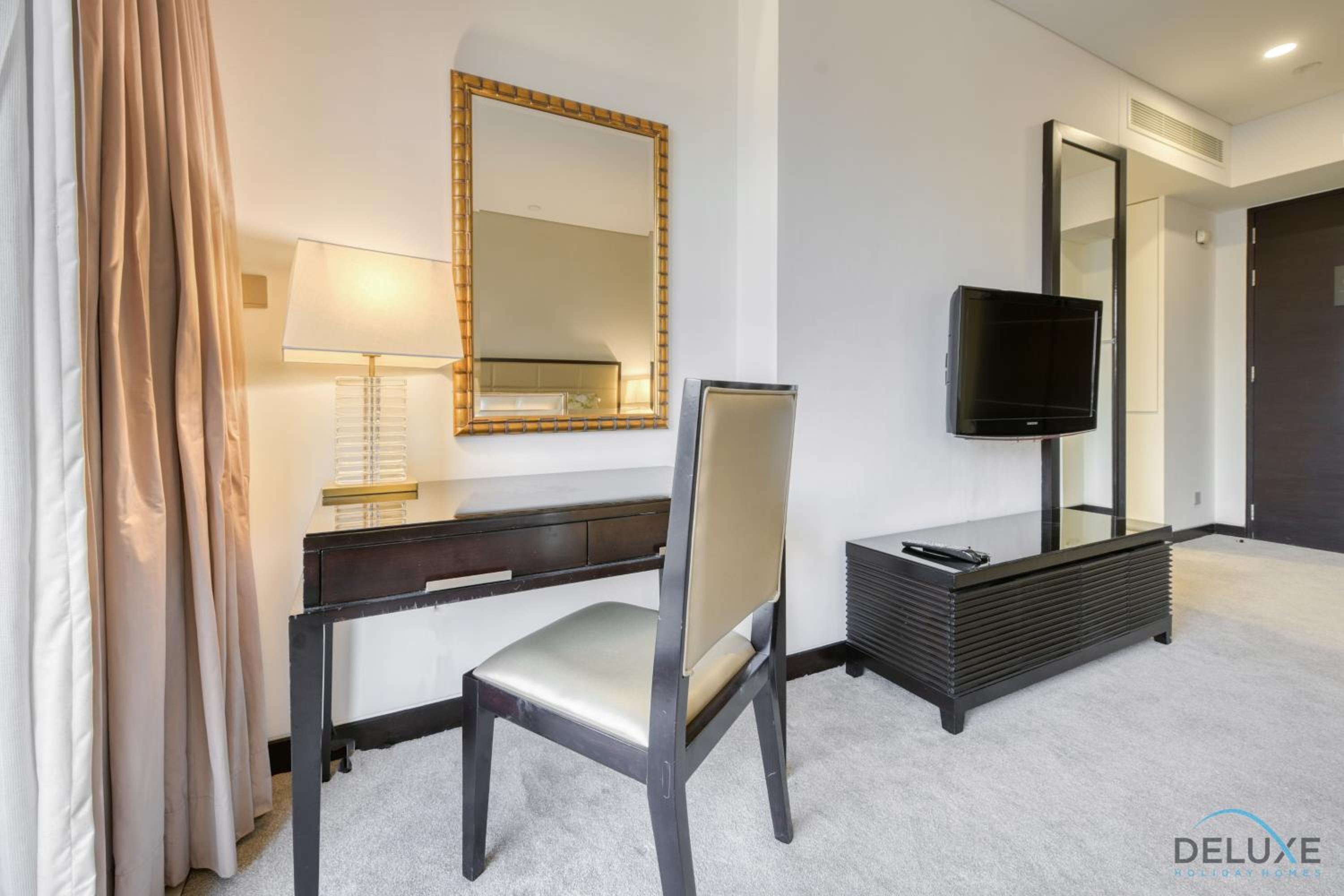 Regal Studio at The Address Residences Dubai Marina by Deluxe Holiday Homes photo 3