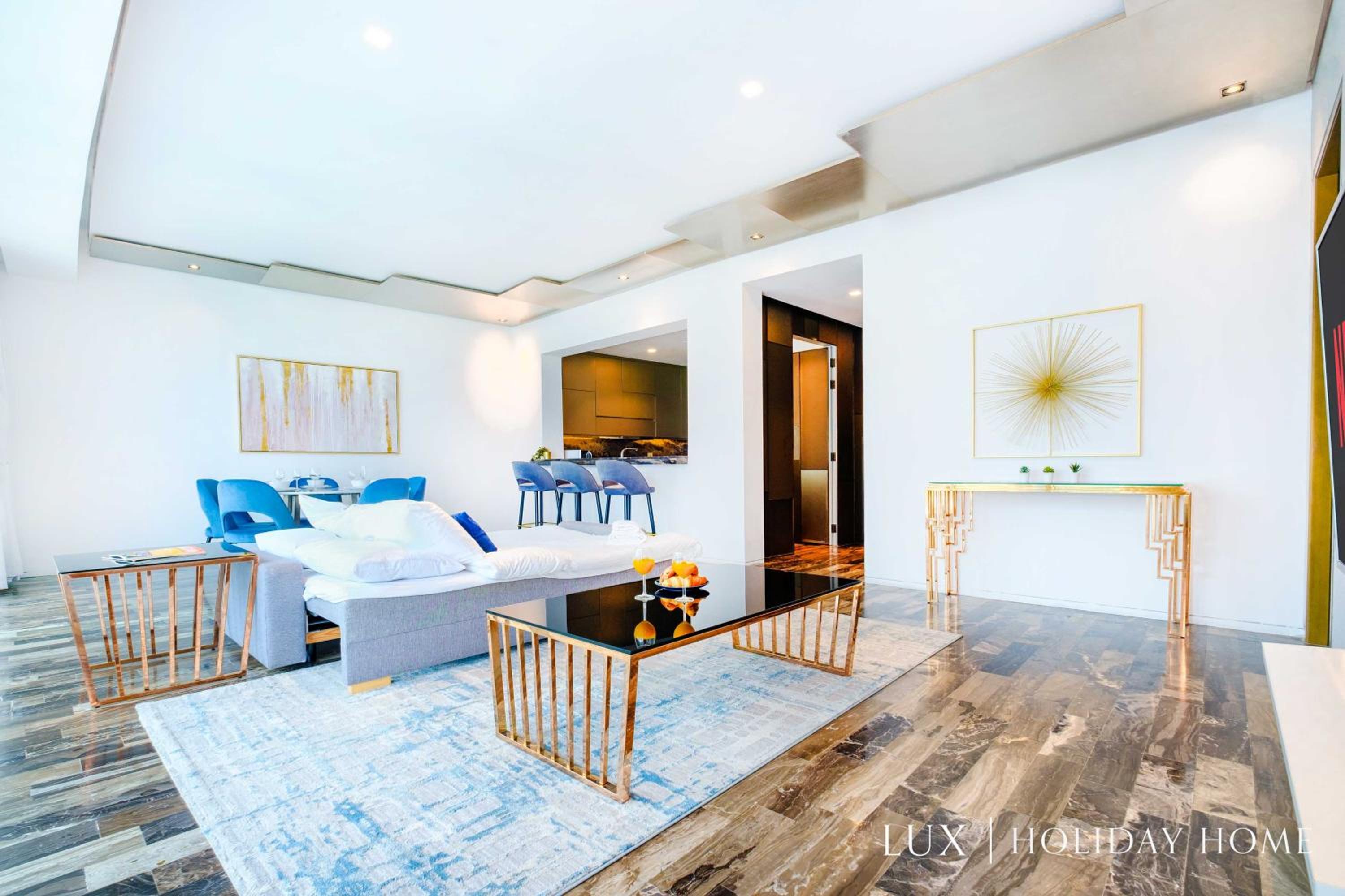 LUX - Lavish Suite with Full Palm Jumeirah View 2