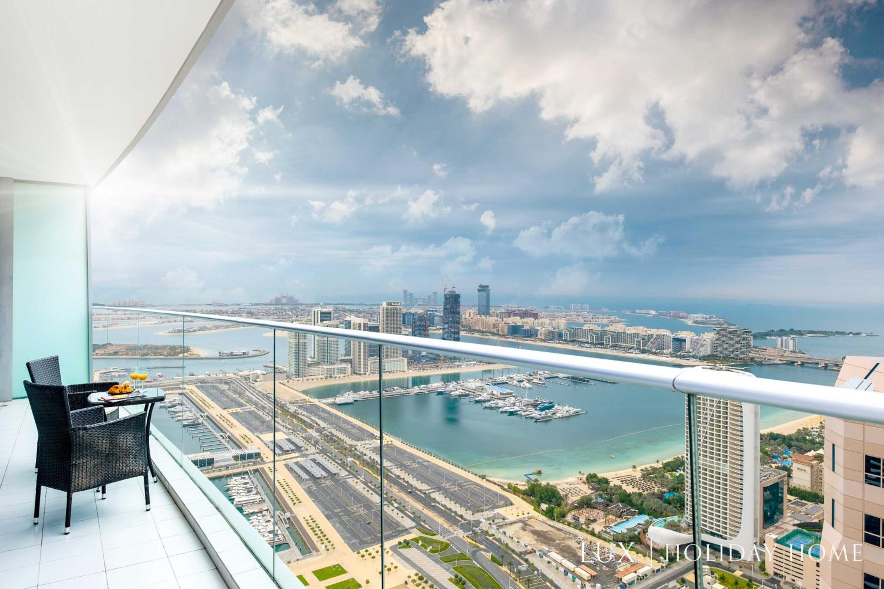 LUX - Lavish Suite with Full Palm Jumeirah View 2