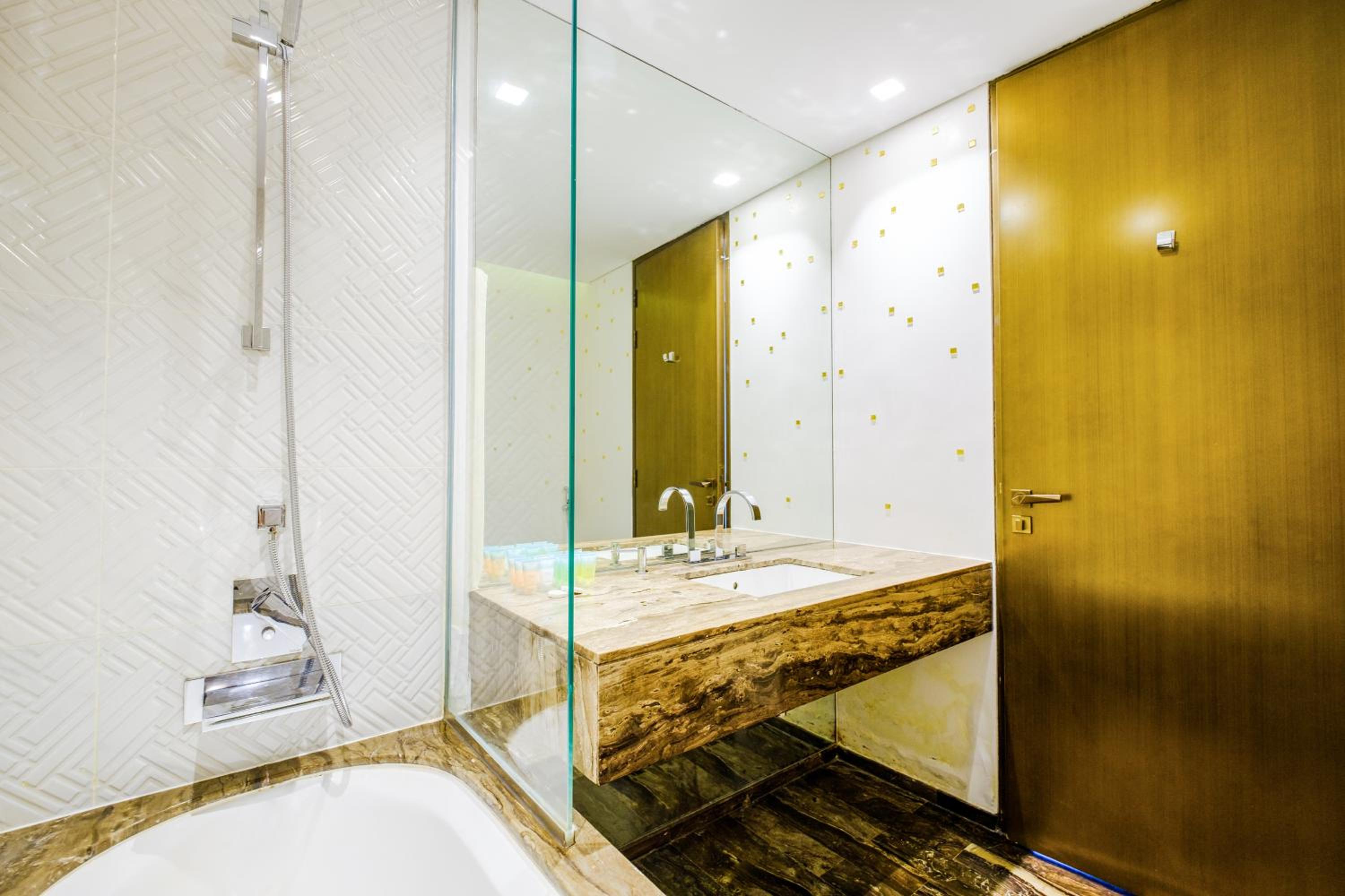 LUX - Lavish Suite with Full Palm Jumeirah View 1 photo 4