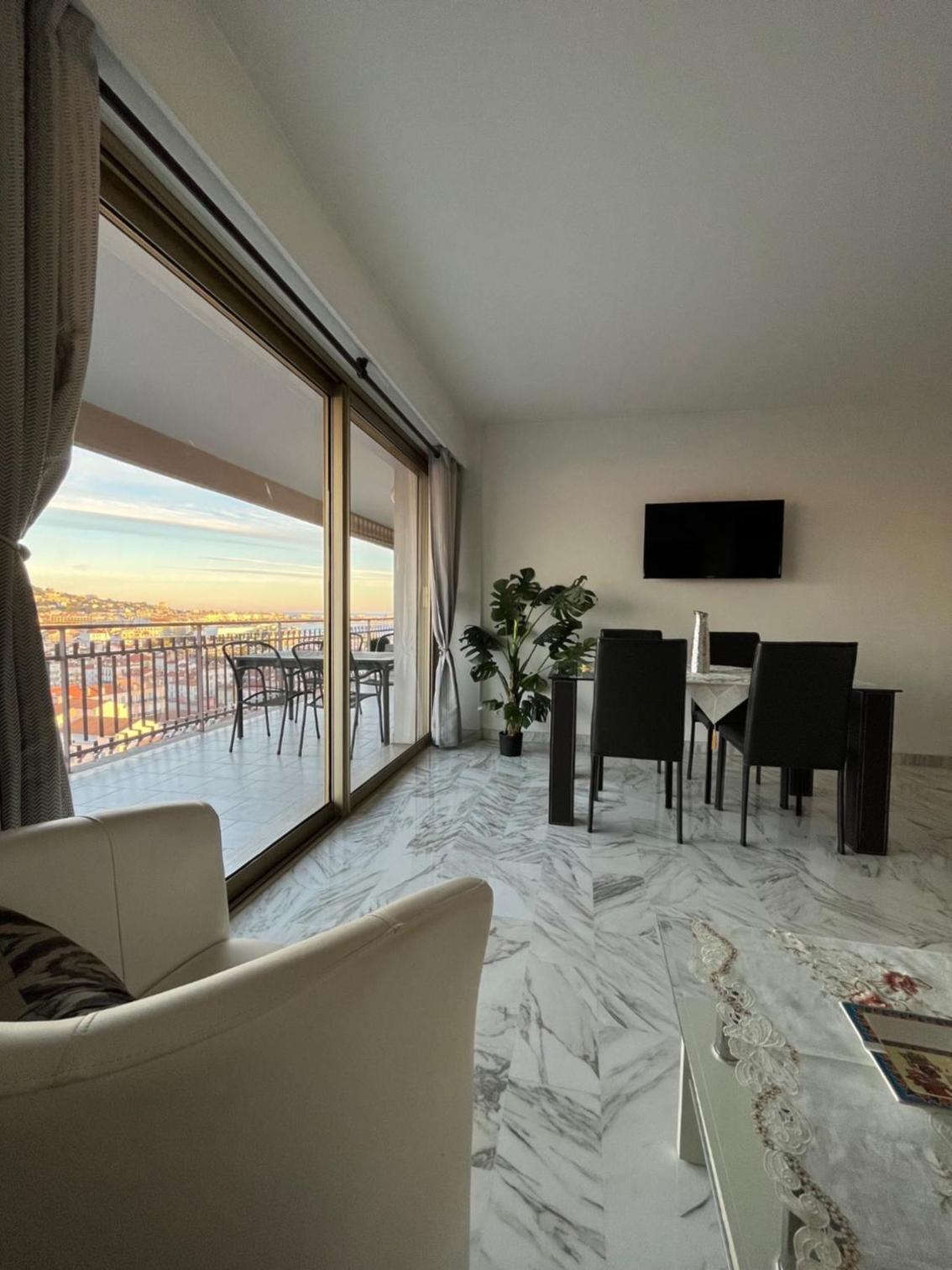 Appartement F3 vue mer et croisette photo 2