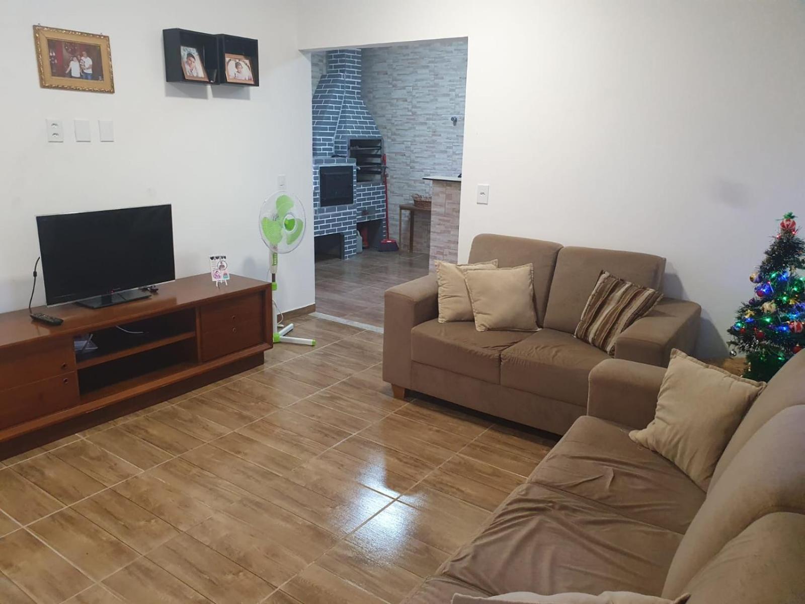 Casa proxima a Praia do Rosa e Barra de Ibiraquera 2 quartos com ar condicionado
