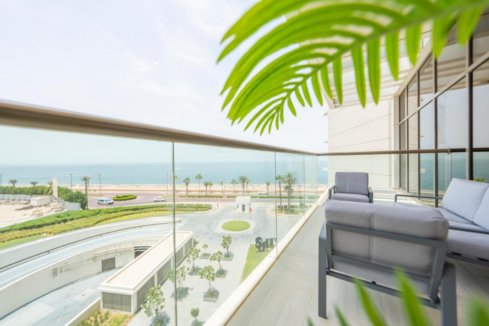 Spacious beachfront 2 bedroom apartment - The 8