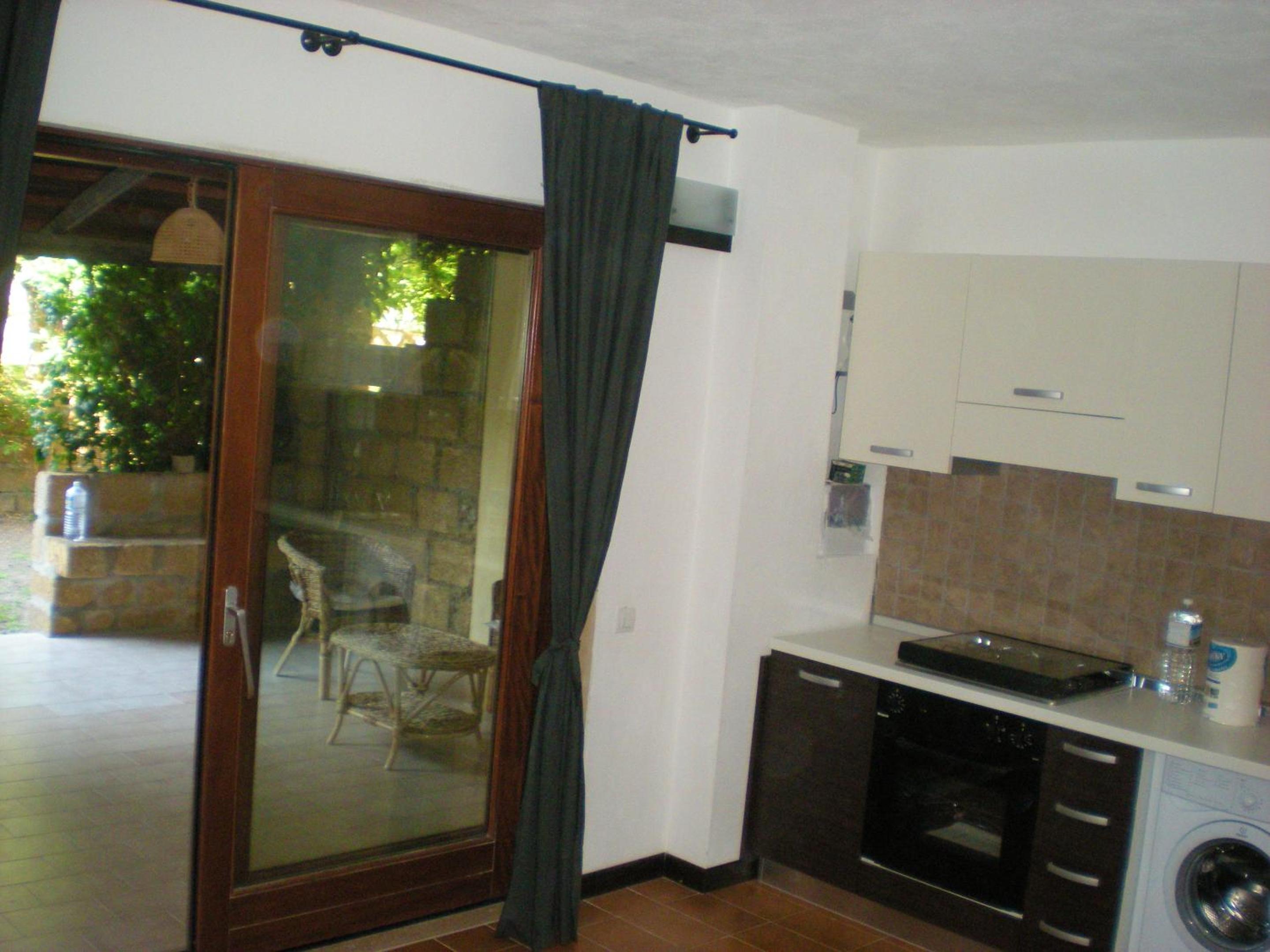 One bedroom house at Praialonga 200 m away from the beach with enclosed garden and wifi