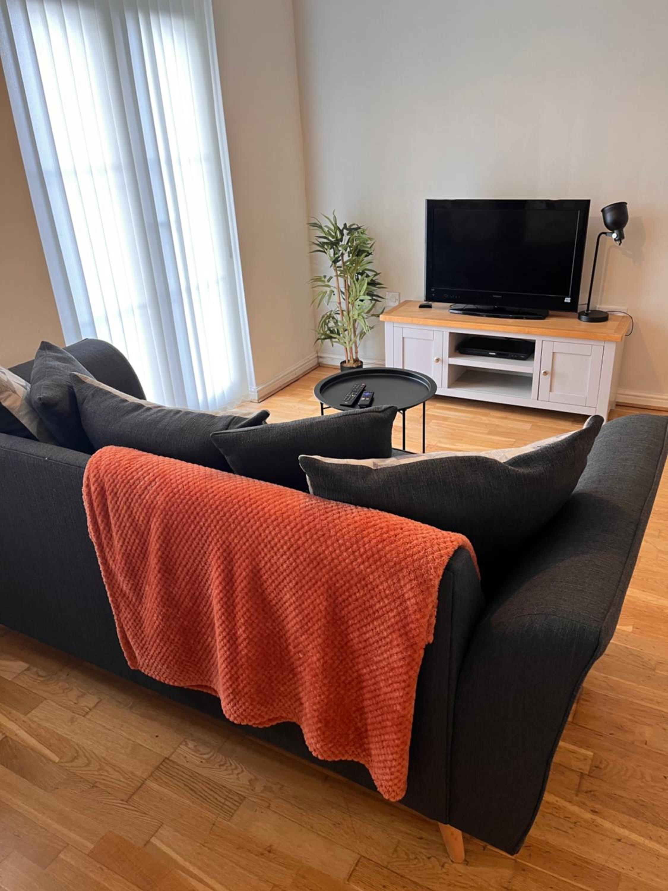 At home in the city serviced apartments Newport view 5