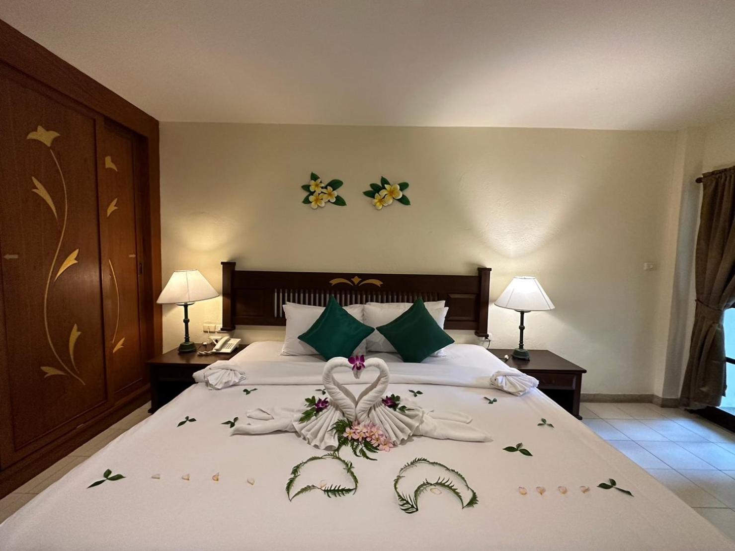 Patong Leelavadee Hua Ting Holiday Phuket — 25