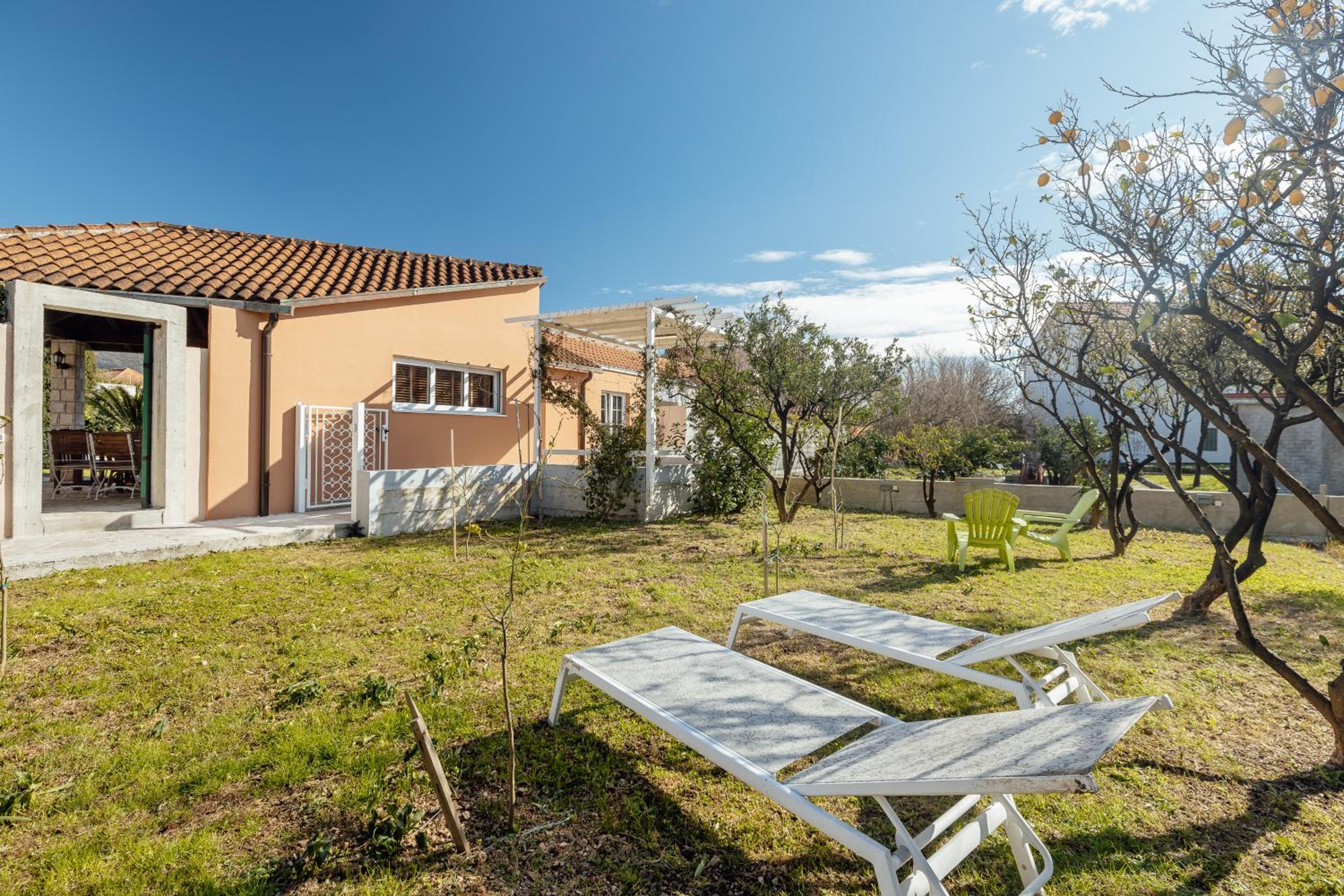 Stylish Mini-House with Garden & Beach