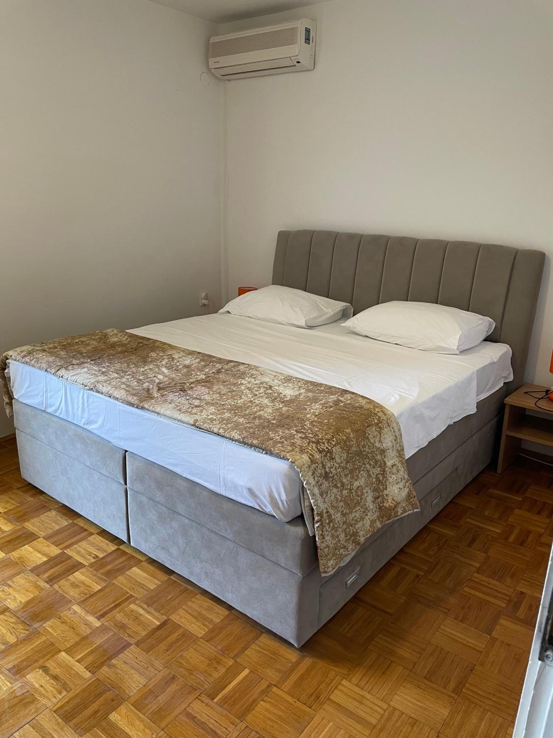 Diana Rooms and Apartments view 3