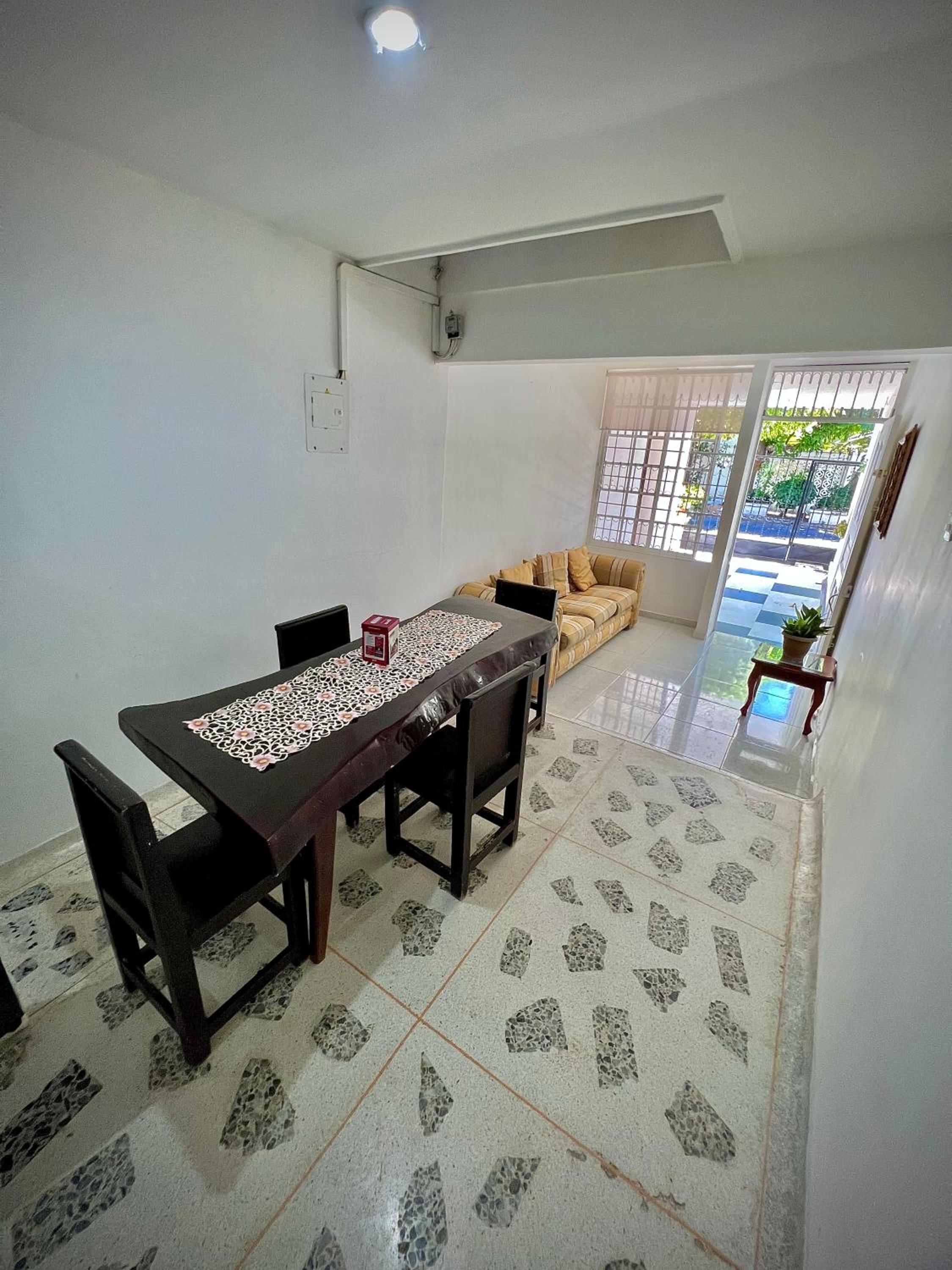 Acogedor apartamento amoblado con parqueadero view 5