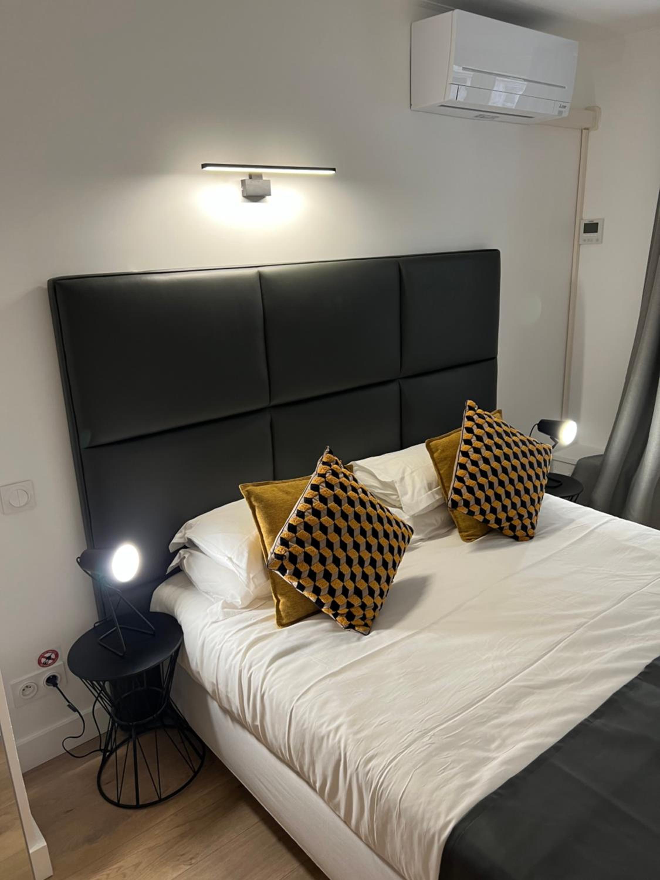 NOTRE DAME - STYLISH APARTMENT