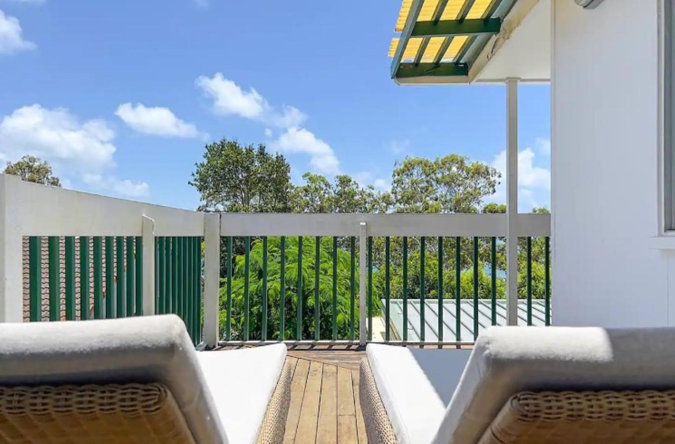 Ocean Views Central to everything , 2 bed, 2 minute walk to Beach