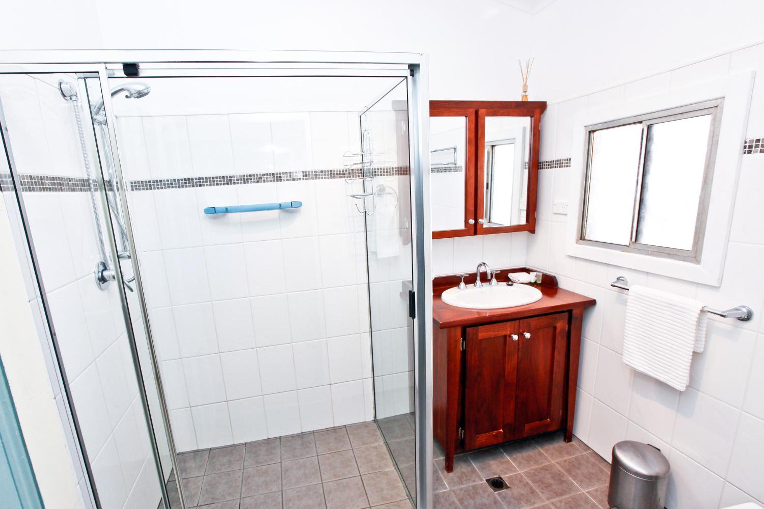 Emaroo Cottages Broken Hill