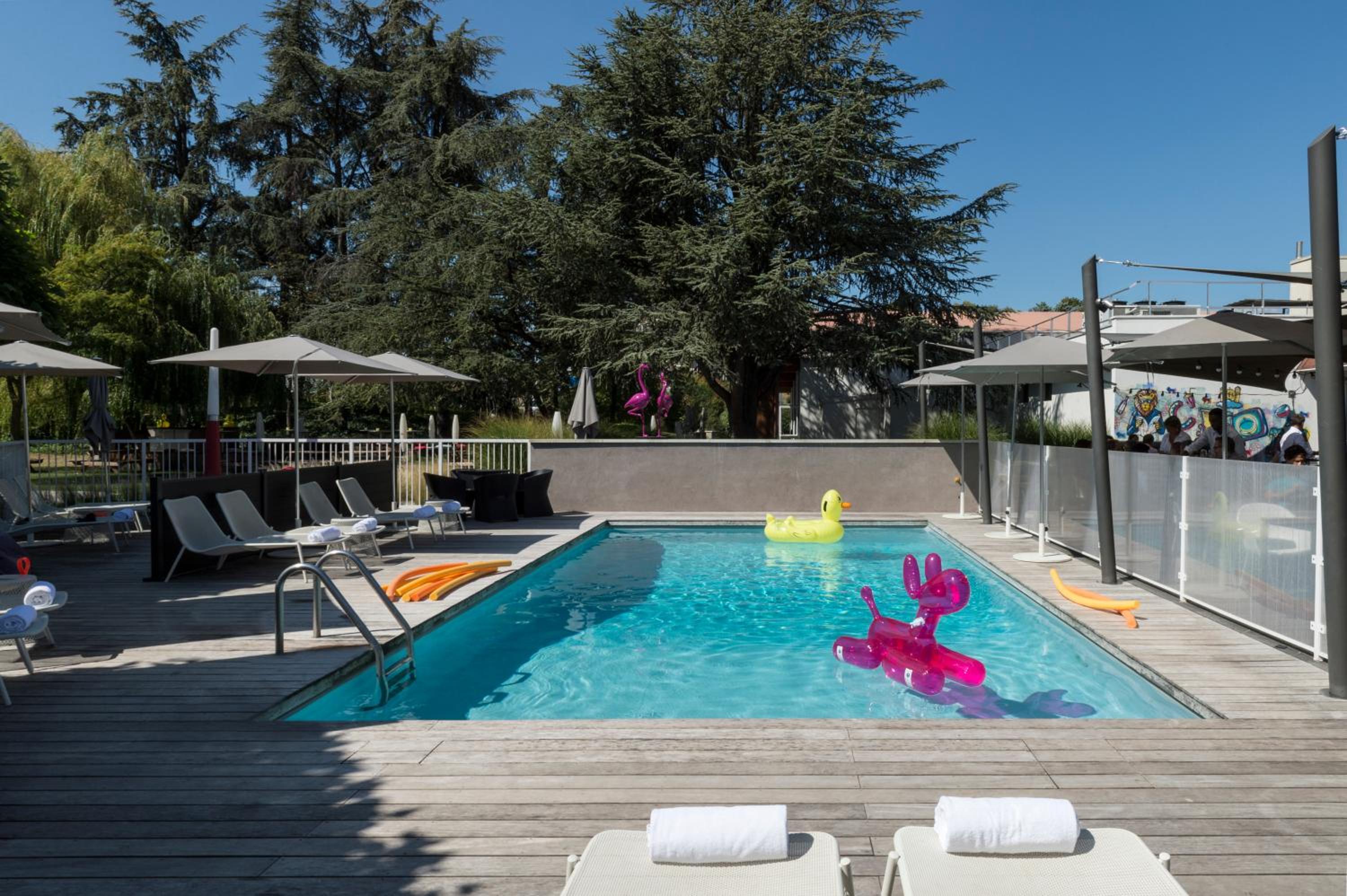 swimming pool