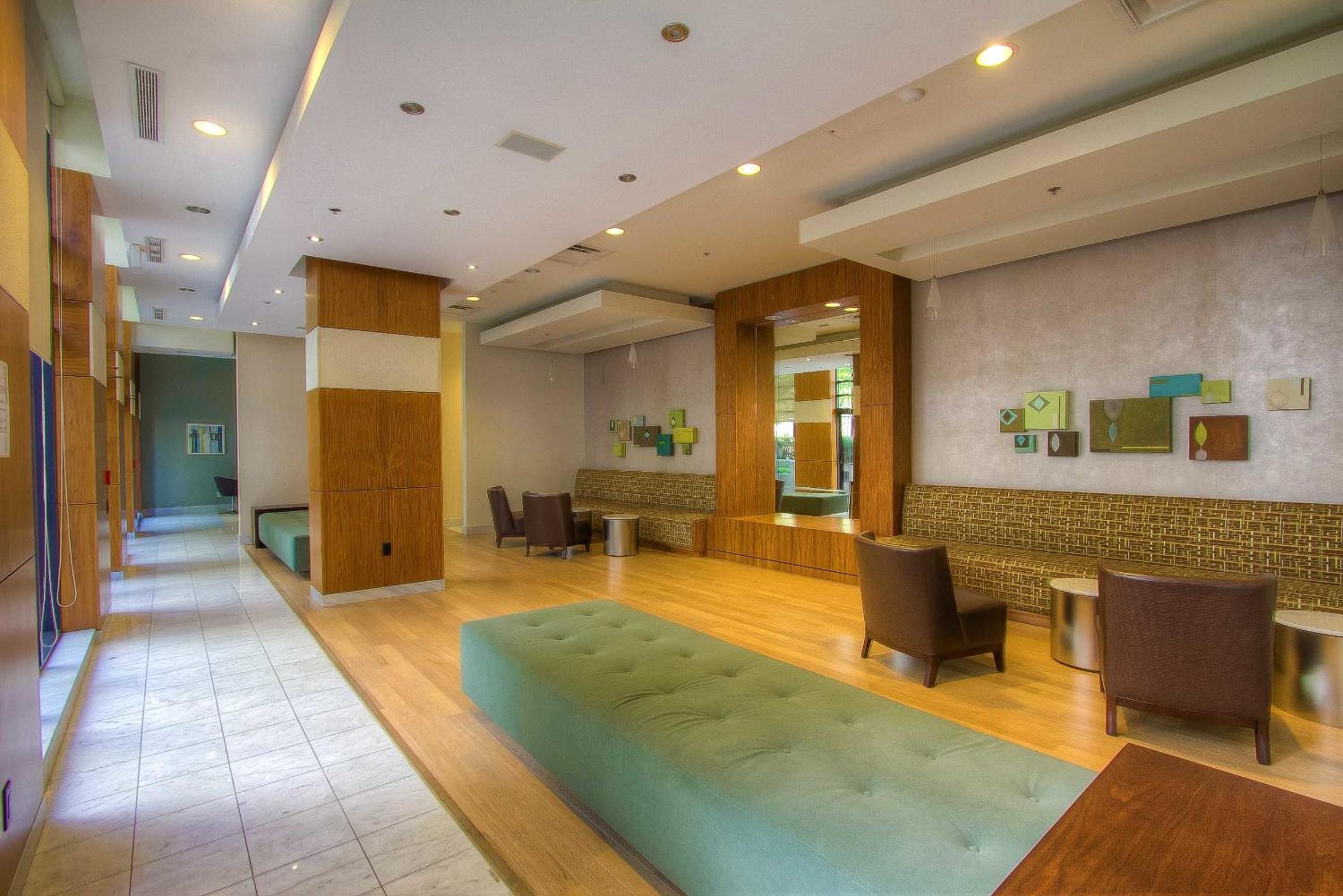 Sky Suites Yorkville - Image 2