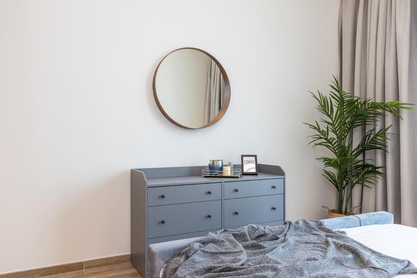 Hashtag Holiday Home - 1BDR Apartment with Canal View in Business Bay