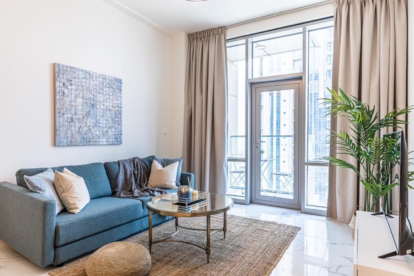 Hashtag Holiday Home - 1BDR Apartment with Canal View in Business Bay