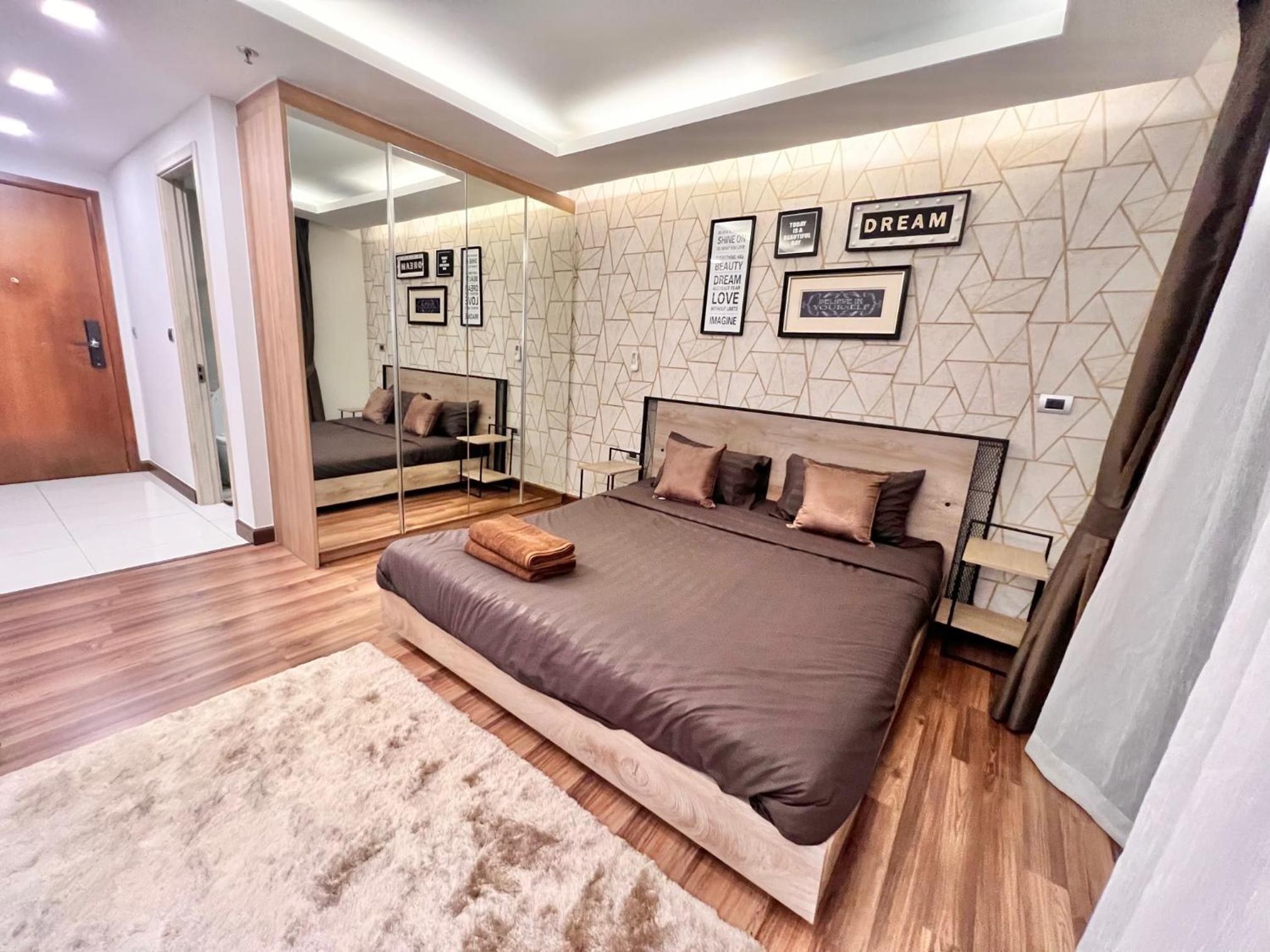 GARDEN VIEW Studio in Peak Towers