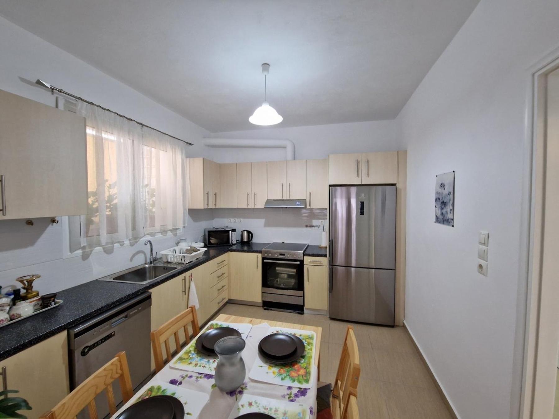 LiriKa's Airport House view 4