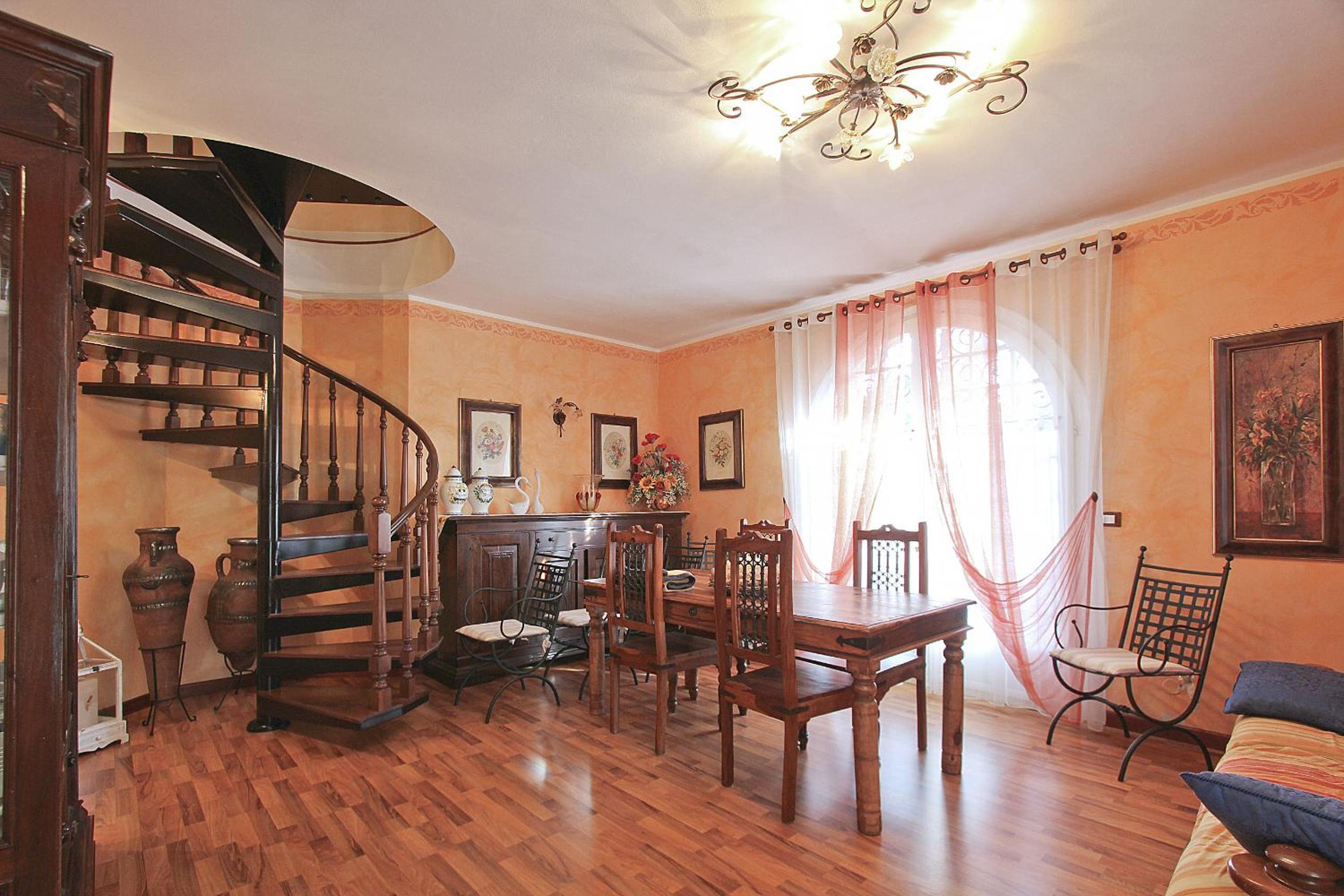 Villa Yellow