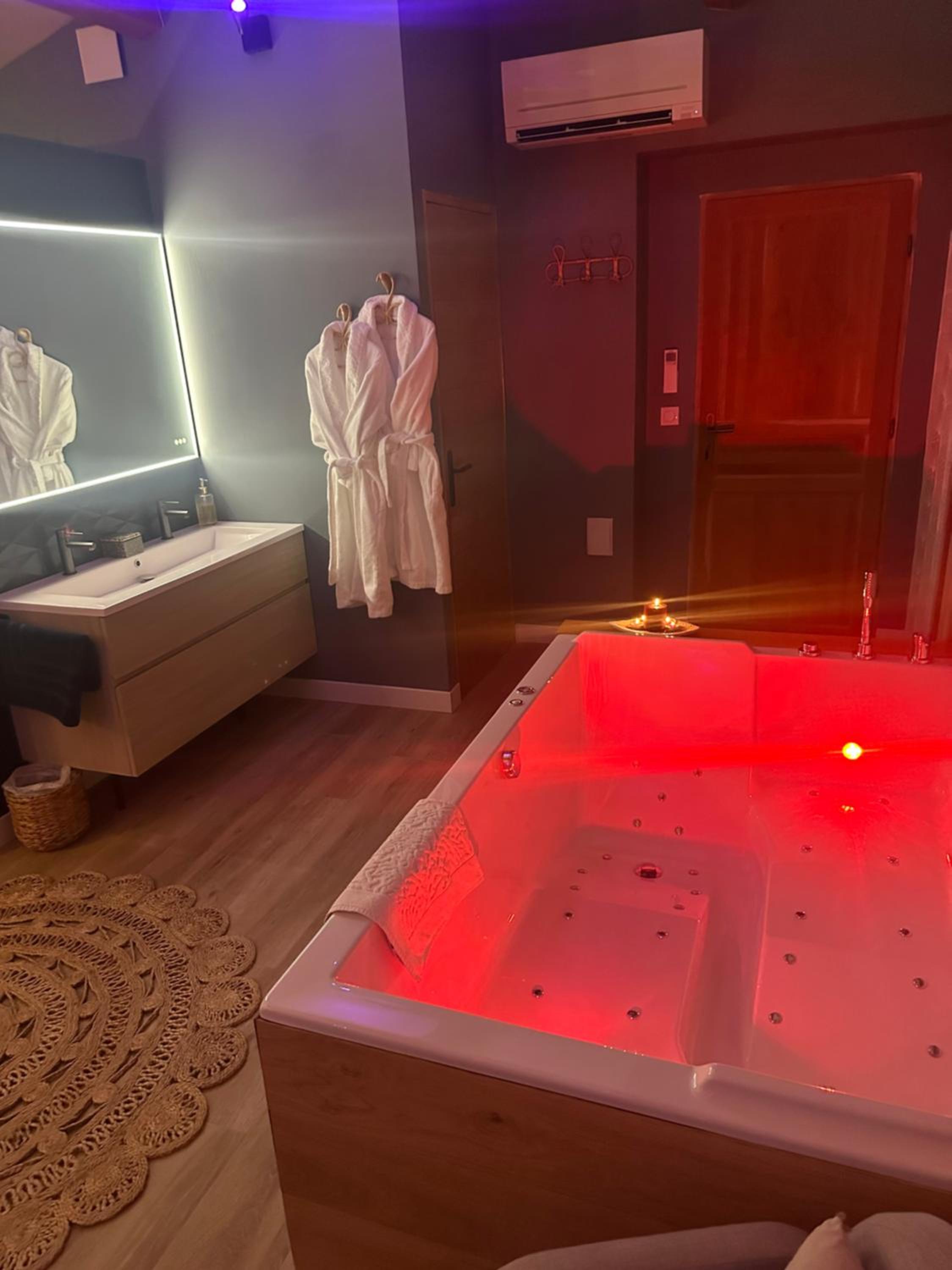Montpellier Vacations - Mas Hinaiti - Suite romantique avec Spa et ecran geant de cinema - Property Image 4