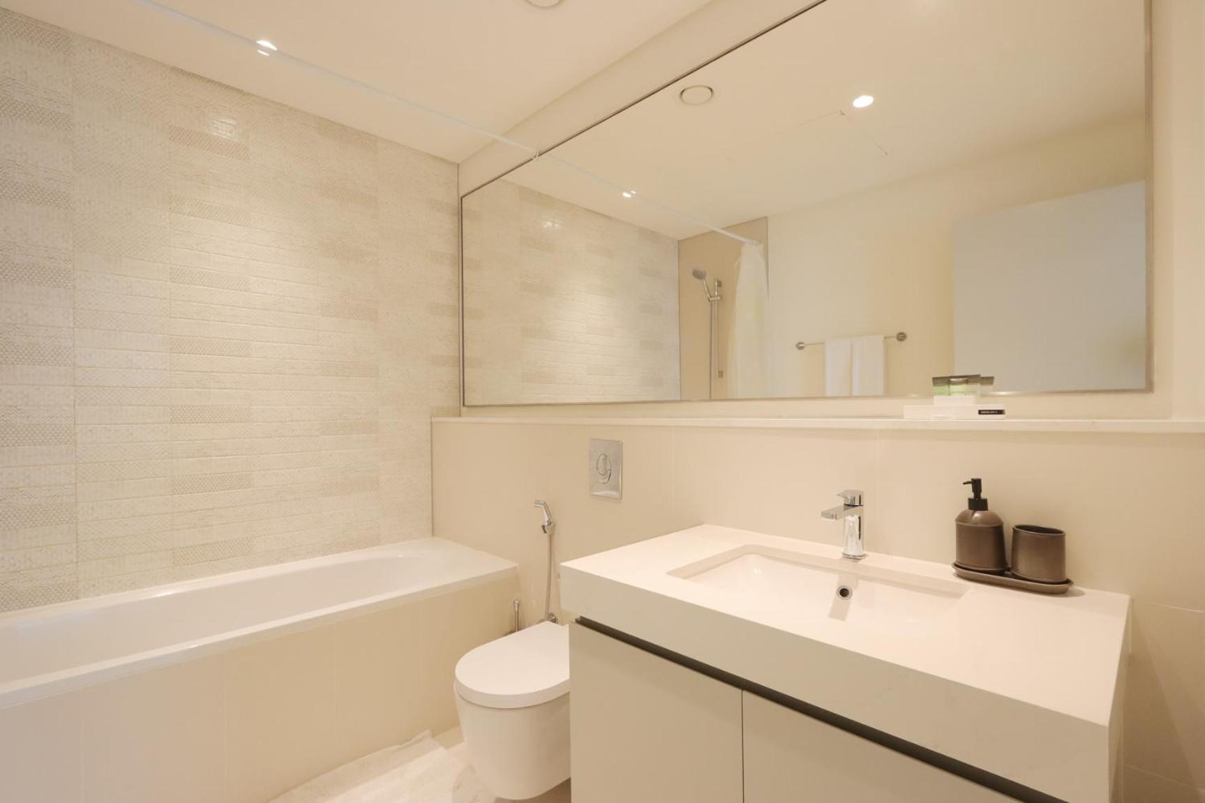Livbnb Suites - 3 Bedroom With Private Beach Marina Skyline View — 21