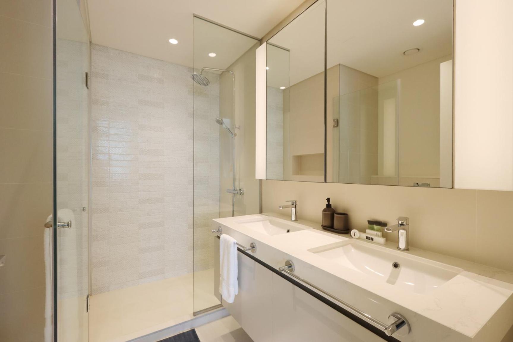 Livbnb Suites - 3 Bedroom With Private Beach Marina Skyline View — 22