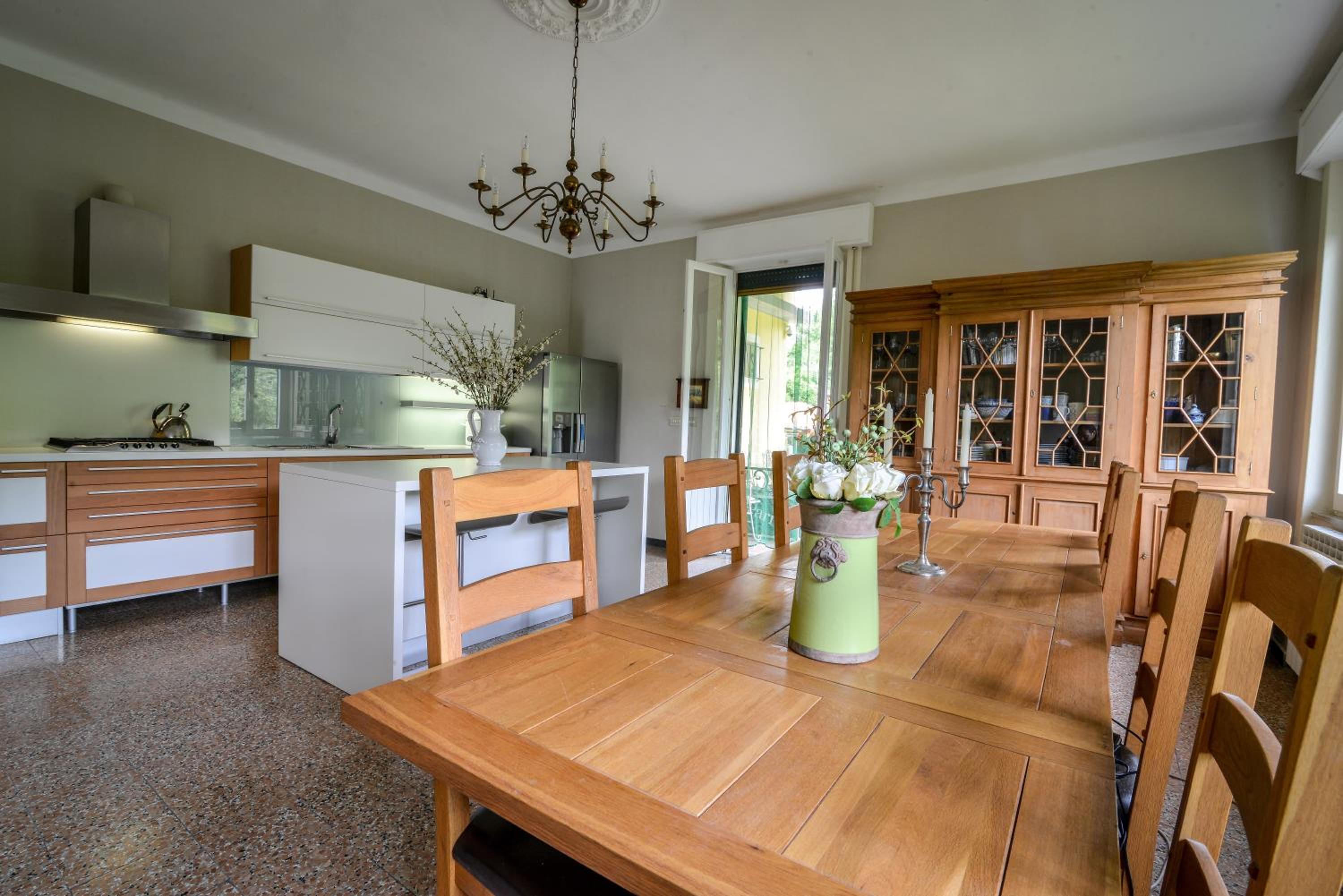 Villa Ariola