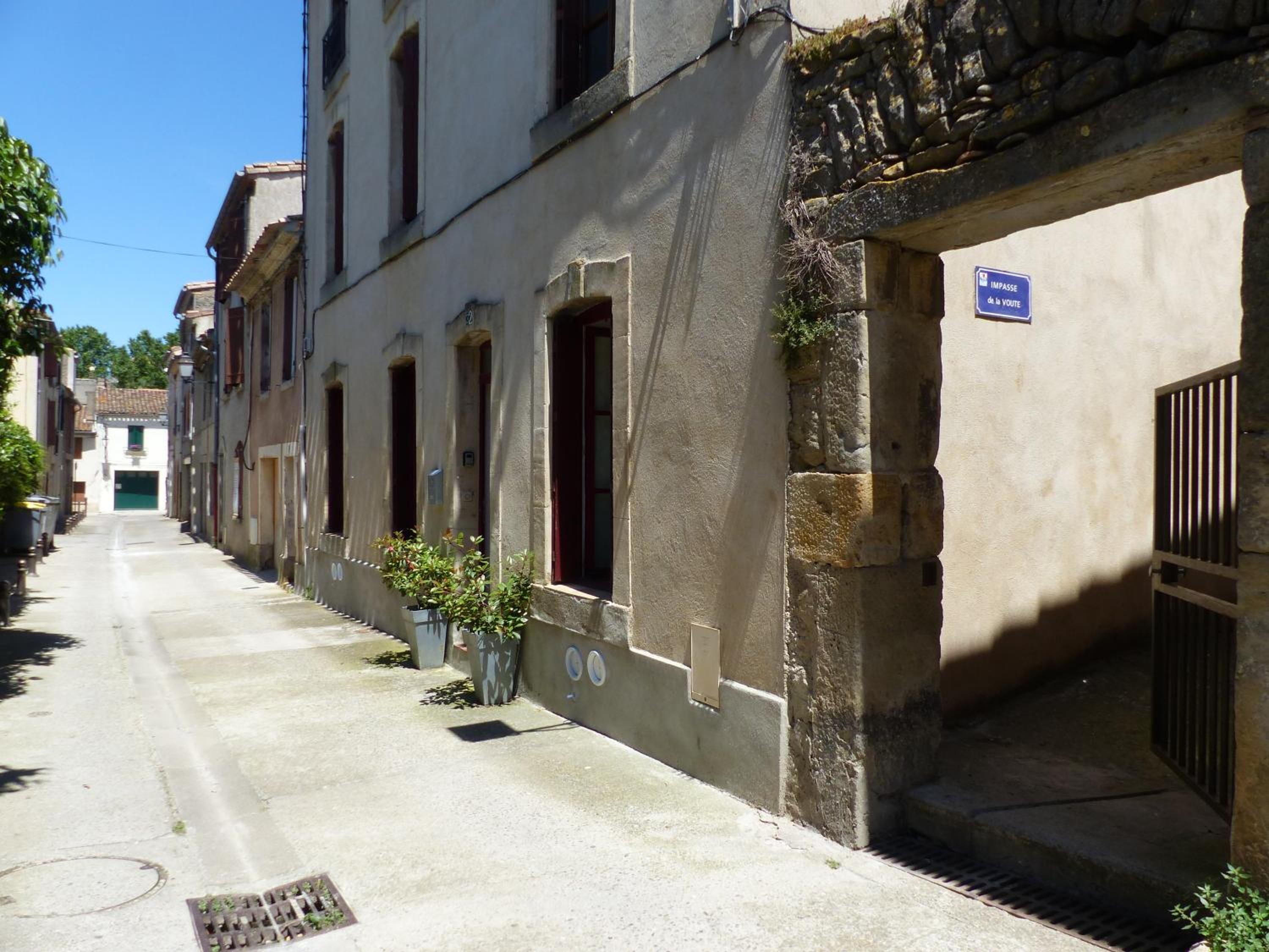 Chez Jean - Newly renovated air-conditioned flat at the foot of the ramparts, 4 people