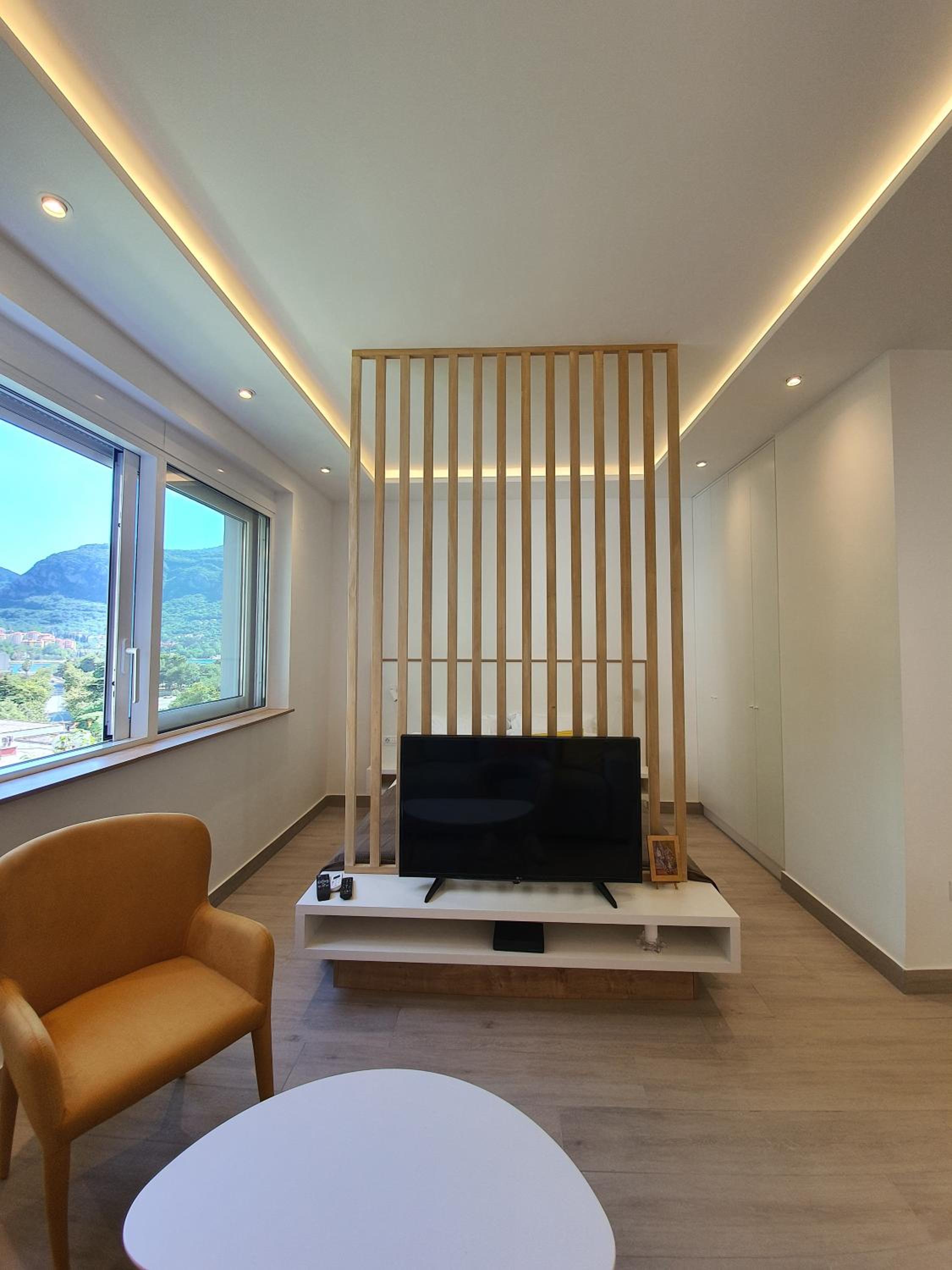 Viola lux apartments