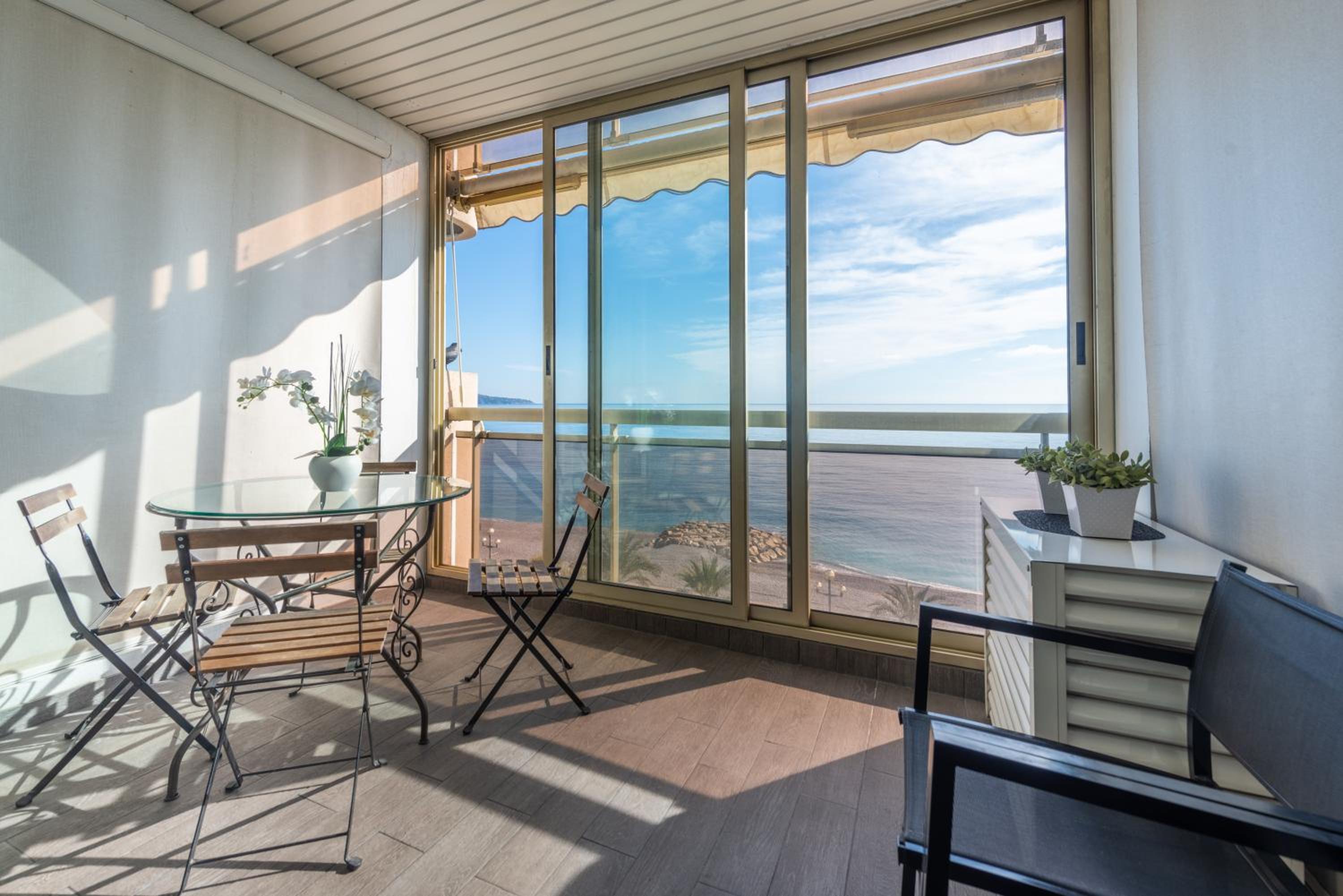 SEA FRONT - panoramic sea view studio with terrace photo 2