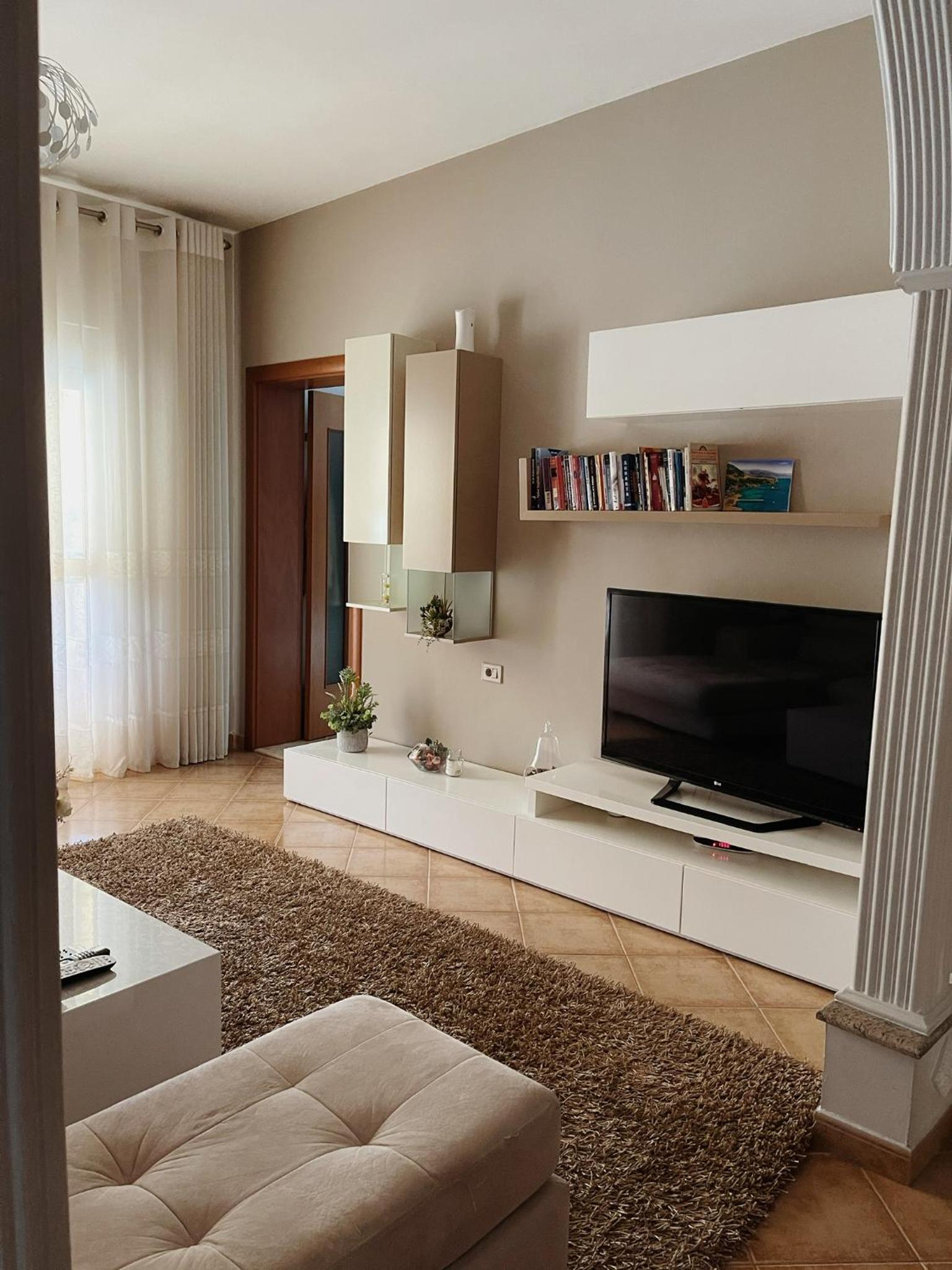 SunKissed Centre Apartment photo 2