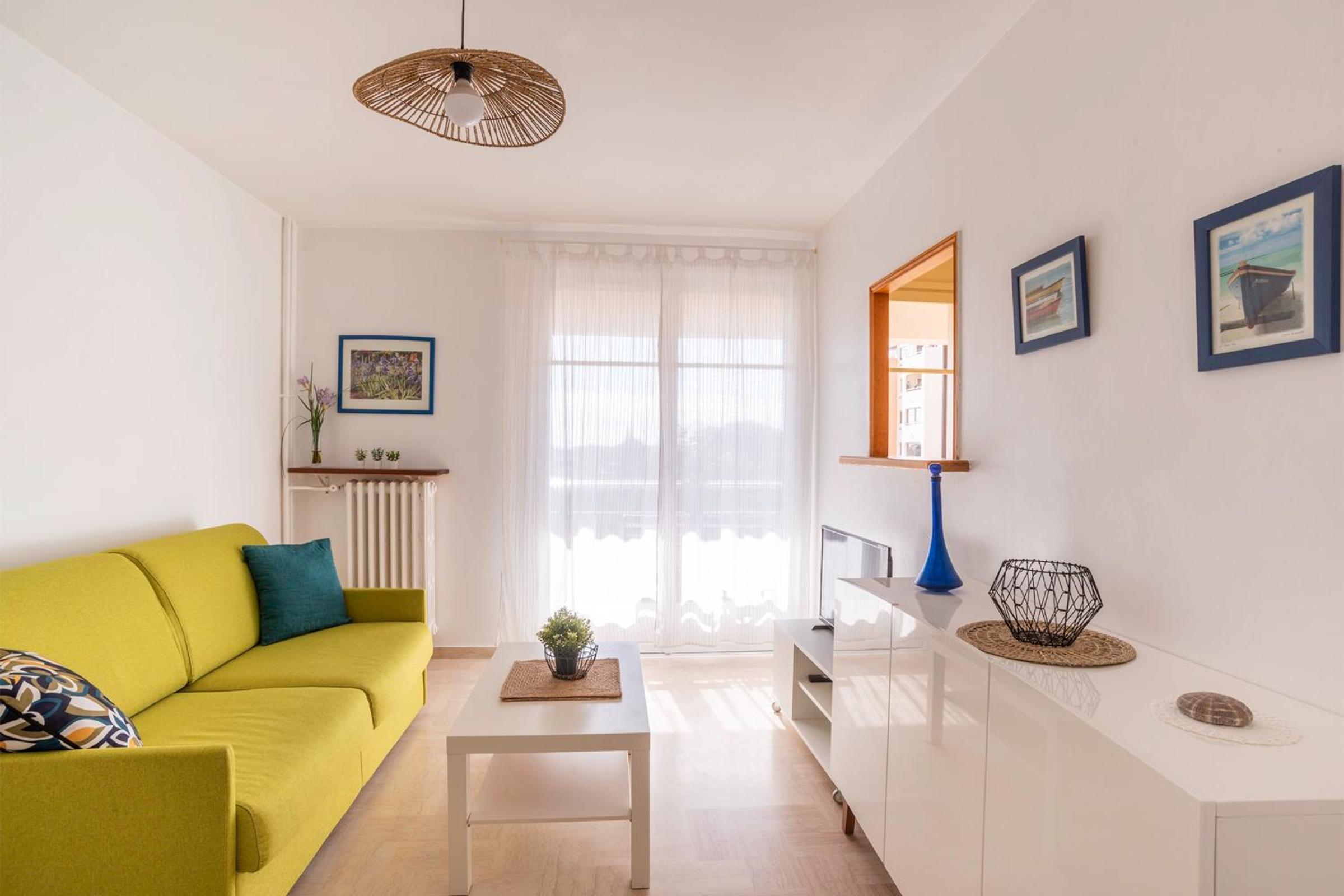Flat With Loggia At 10min From The Beach