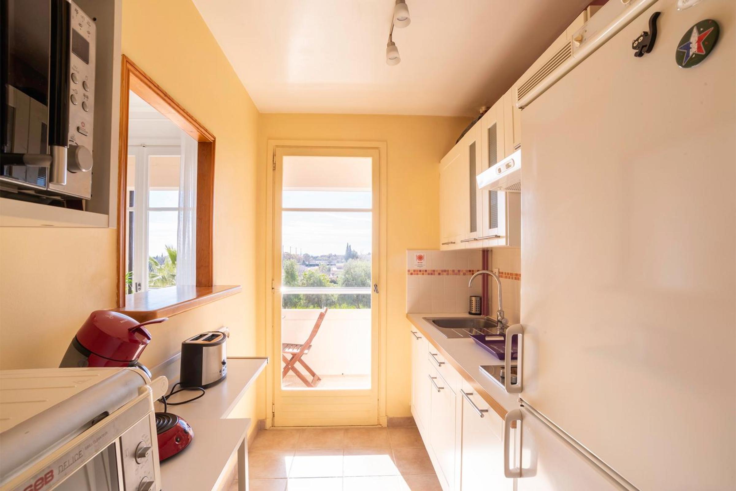 Flat With Loggia At 10min From The Beach