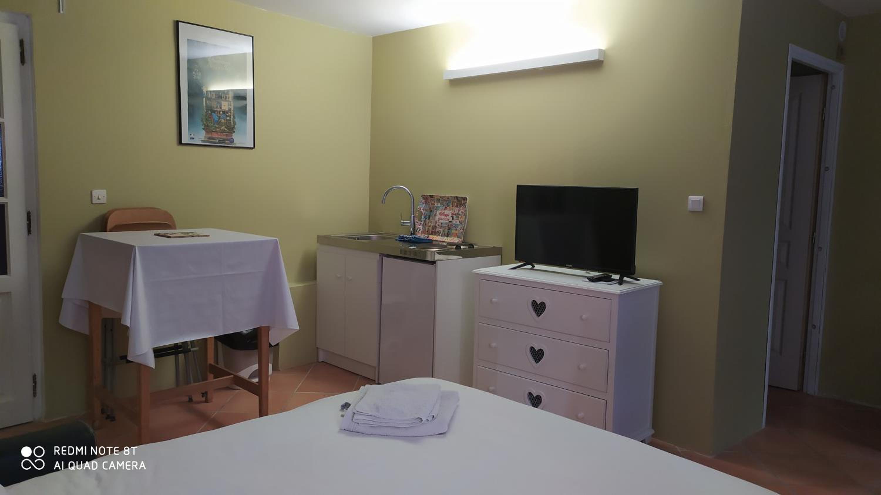 Chambres d'hôtes indépendantes au rez-de-chaussée d'une maison provençale dont une avec cour intérieure view 3