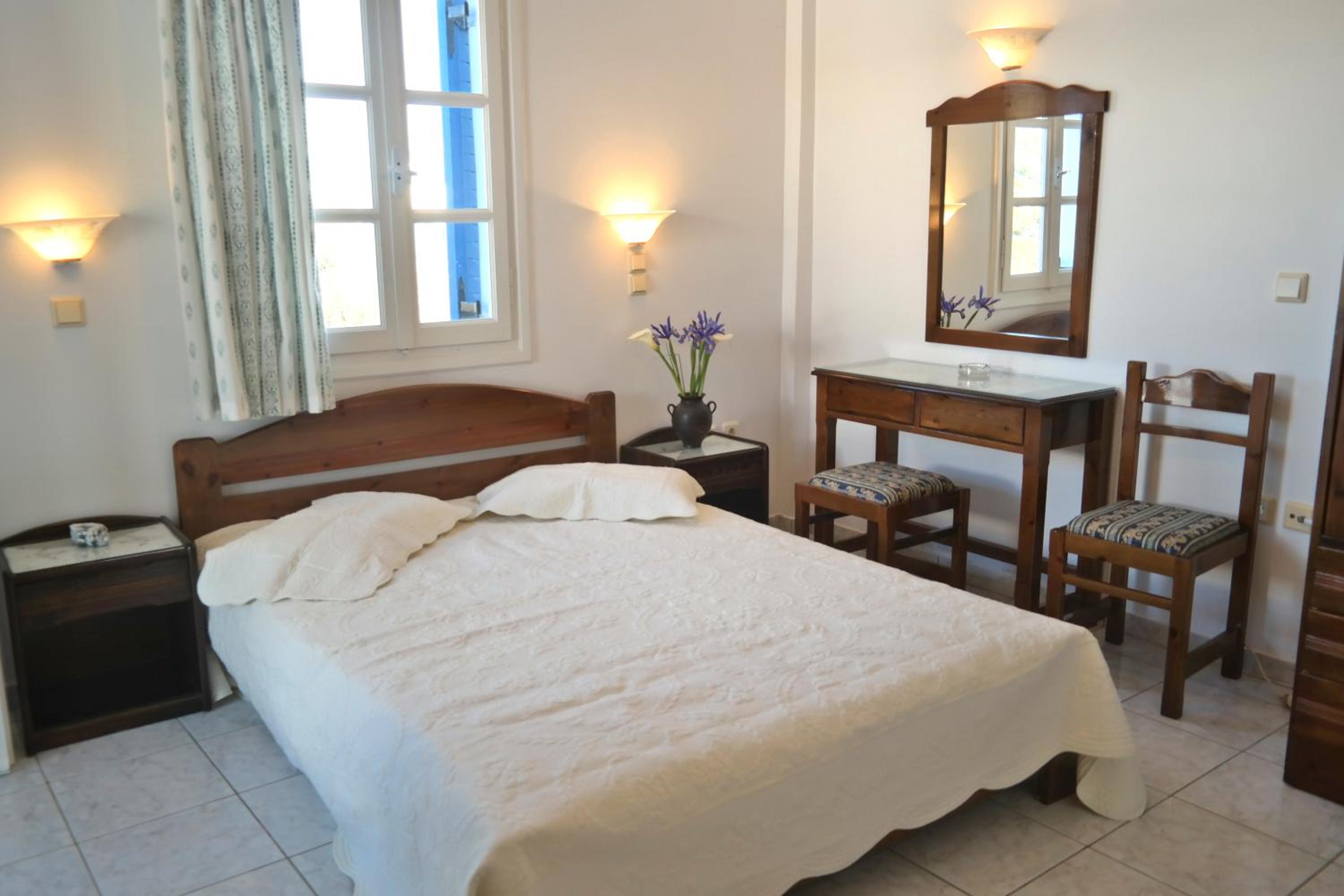 Mina's Studios in Naxos Island