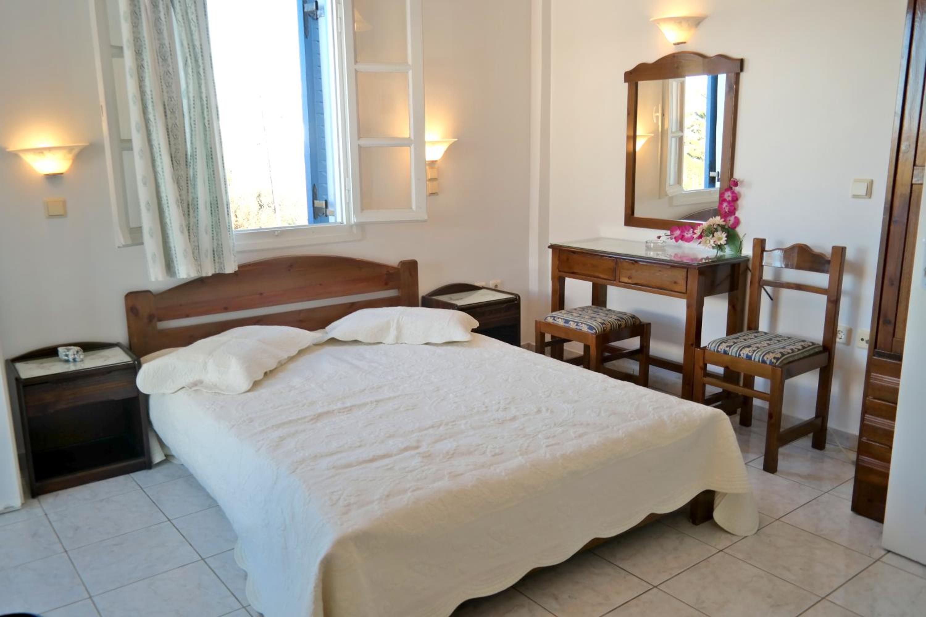 Mina's Studios in Naxos Island