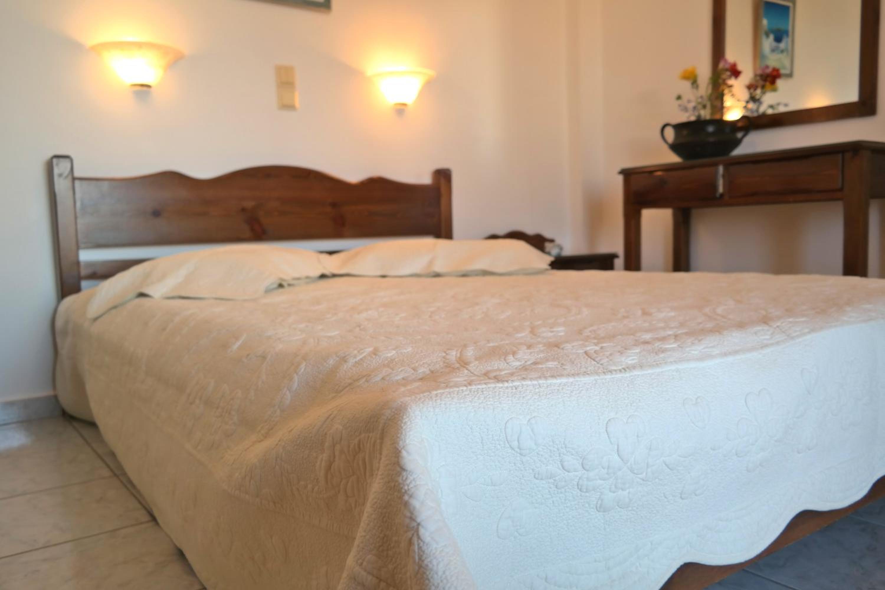 Mina's Studios in Naxos Island
